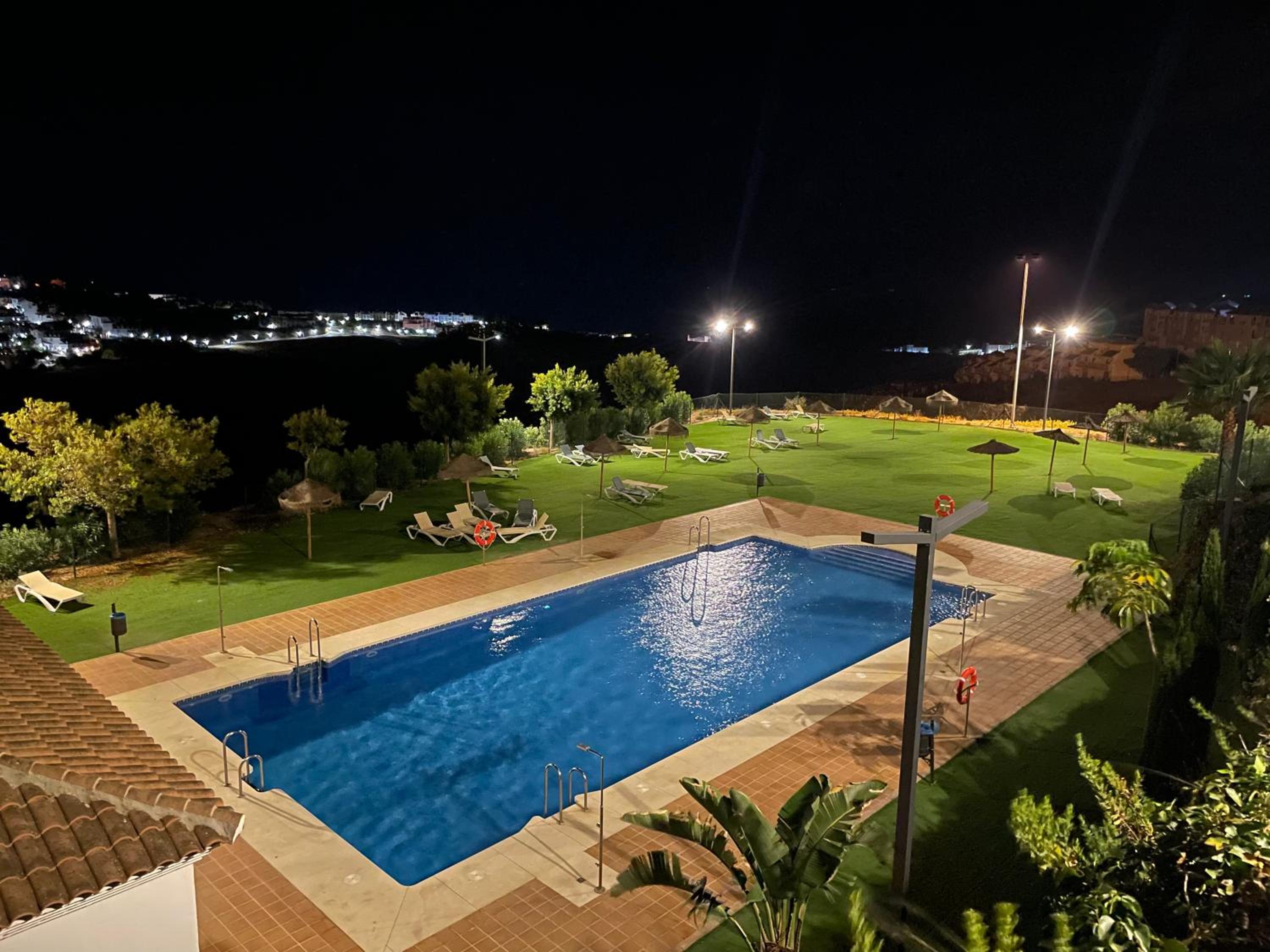 Precioso apartamento con vistas a mar y montaña en Manilva
