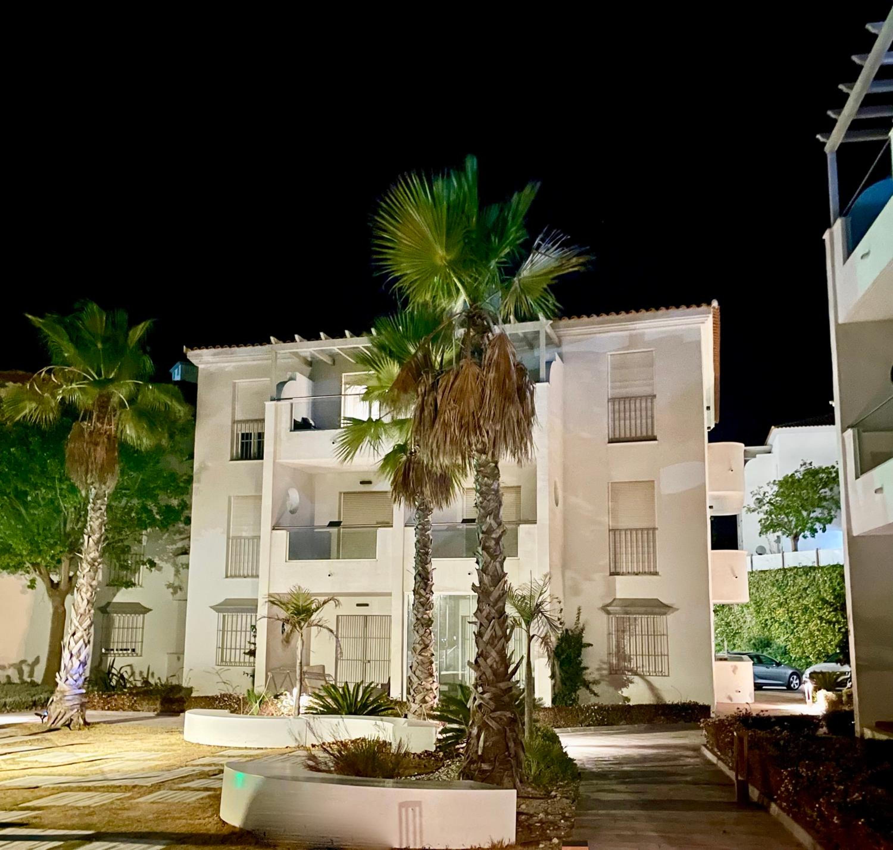 Precioso apartamento con vistas a mar y montaña en Manilva