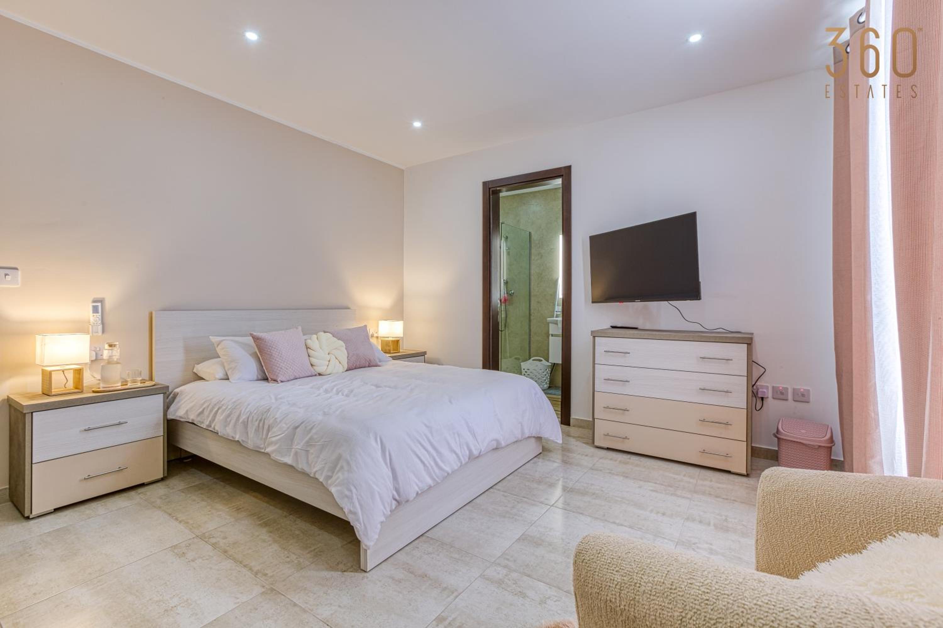 Spacious & Cosy 3BR Apt with Private Balconies by 360 Estates view 4