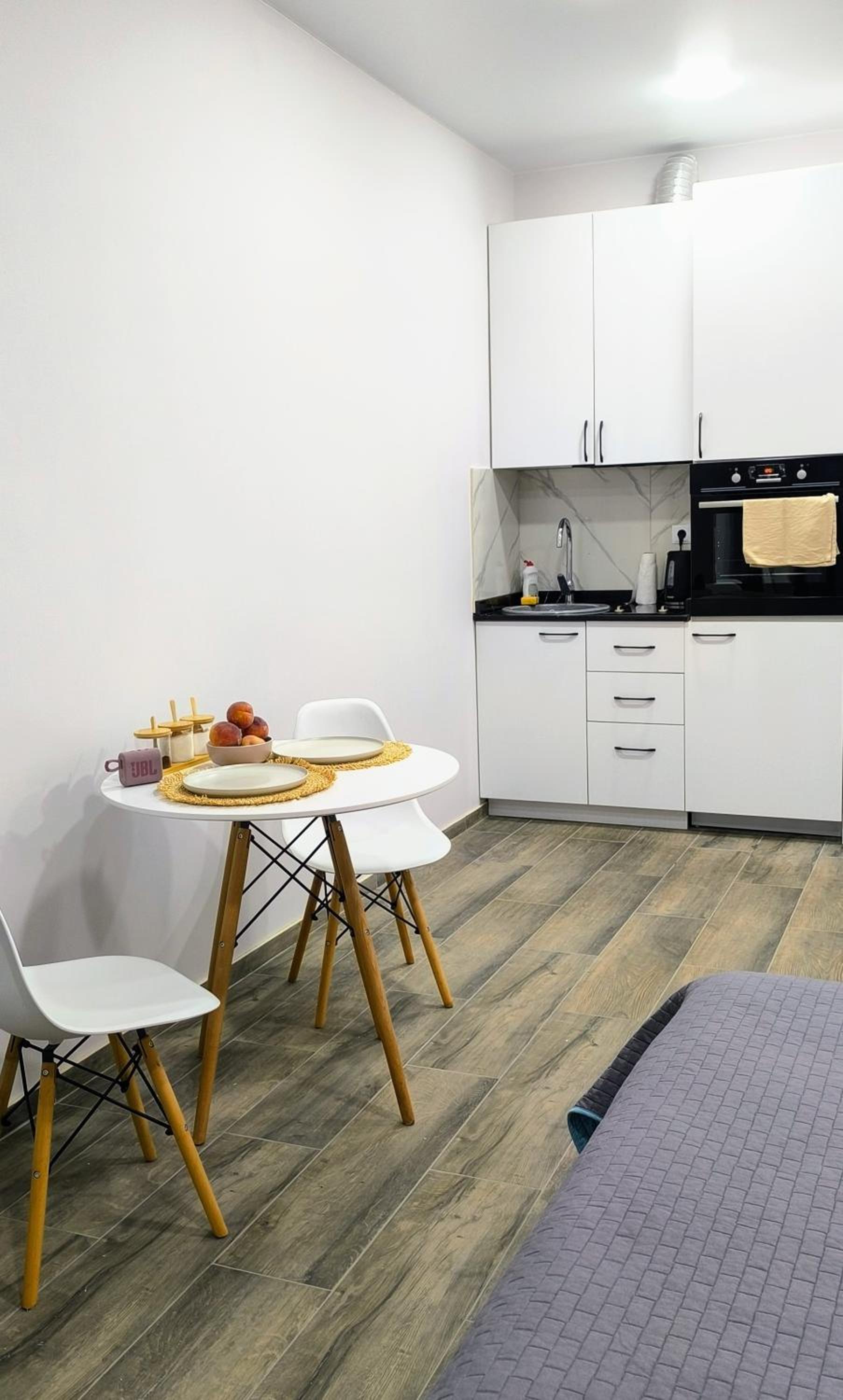 Cozy Apartment with Sea View Near City Center