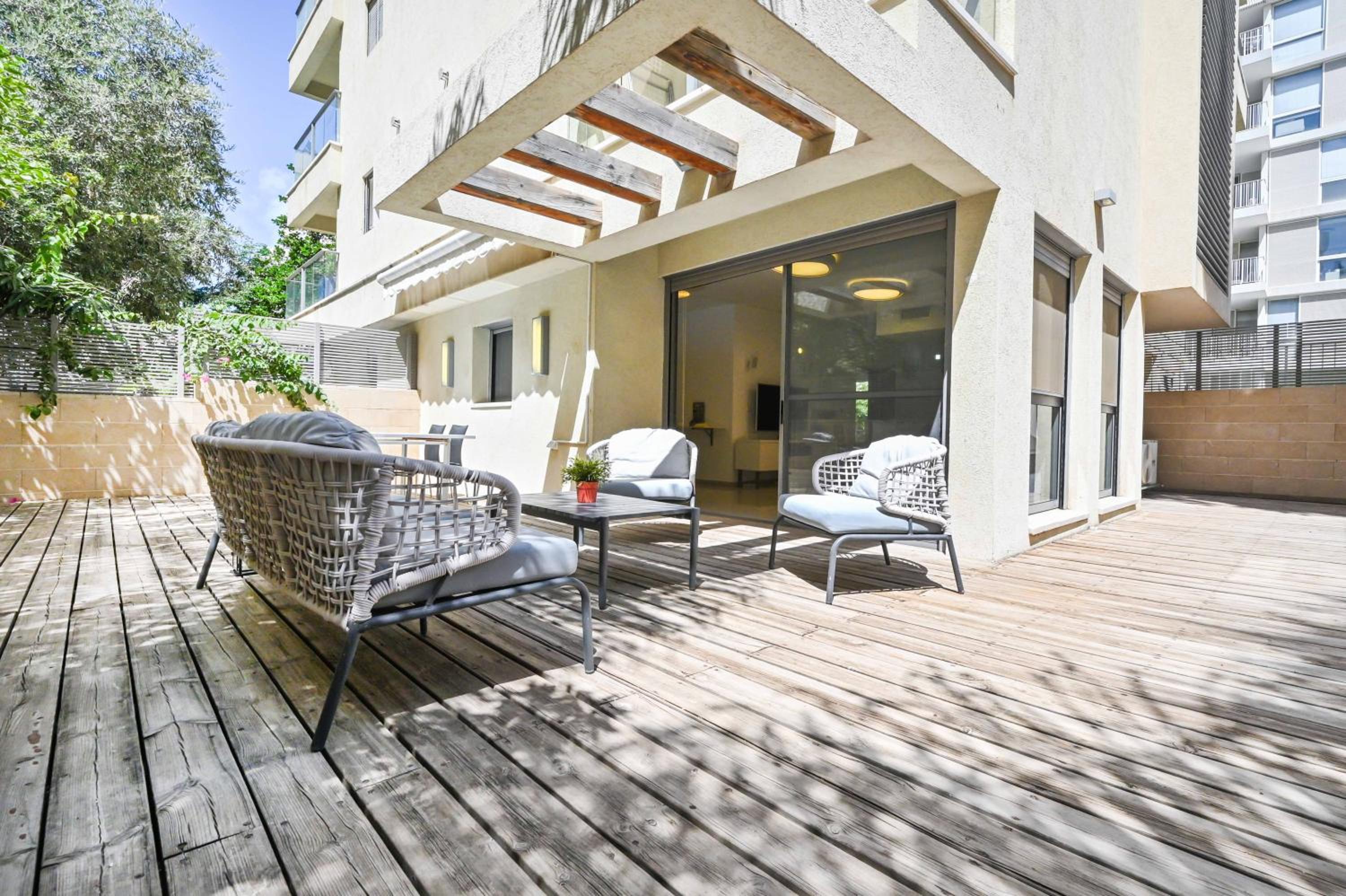 Garden Kalisher 3BR near the Beach by HolyGuest view 3