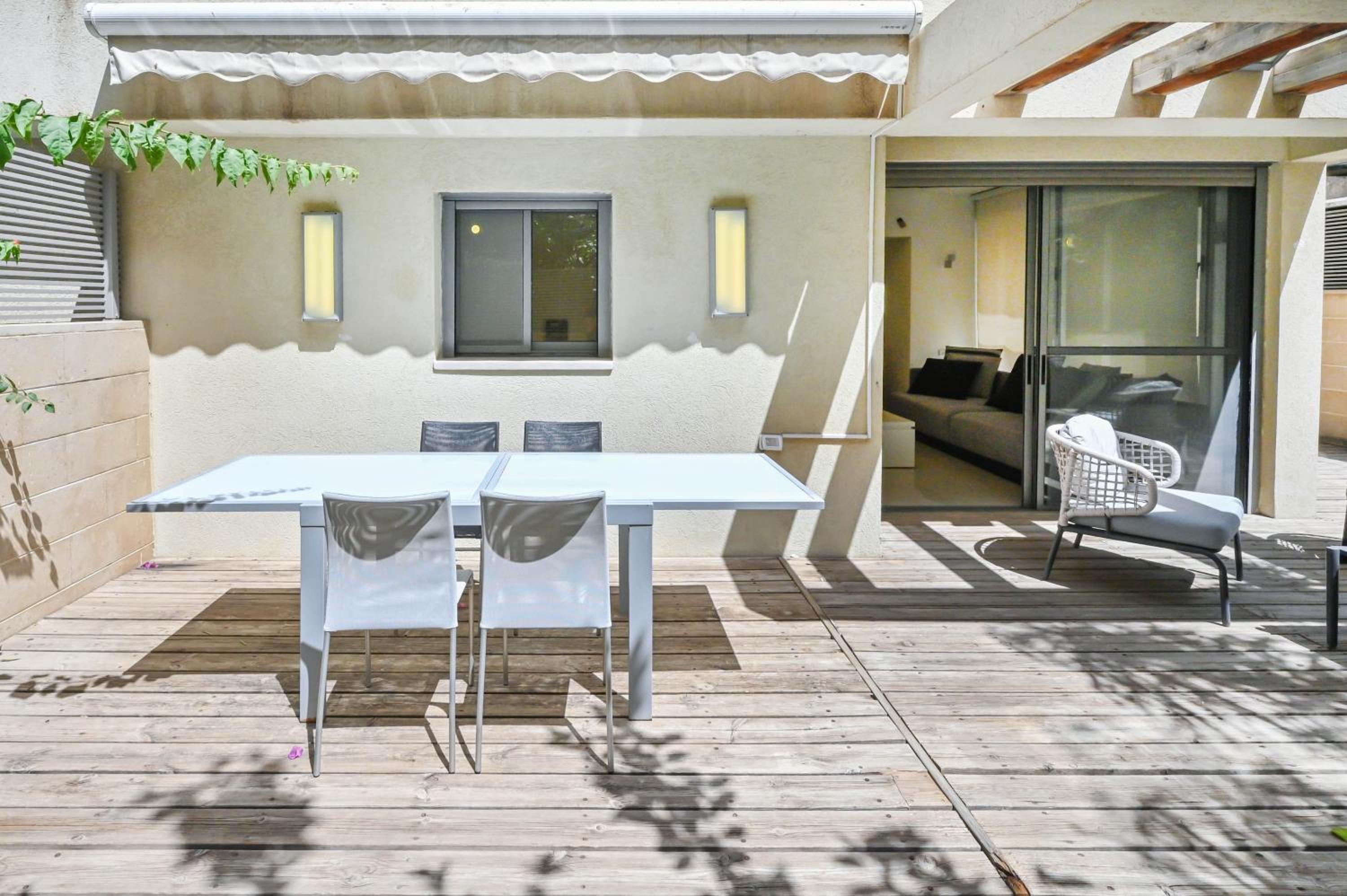 Garden Kalisher 3BR near the Beach by HolyGuest view 2