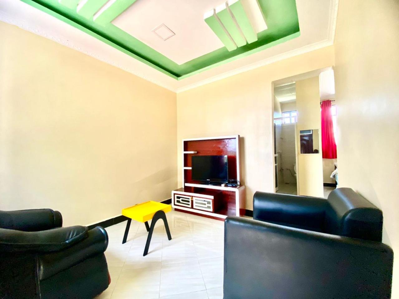 Desmond HOMESTAY