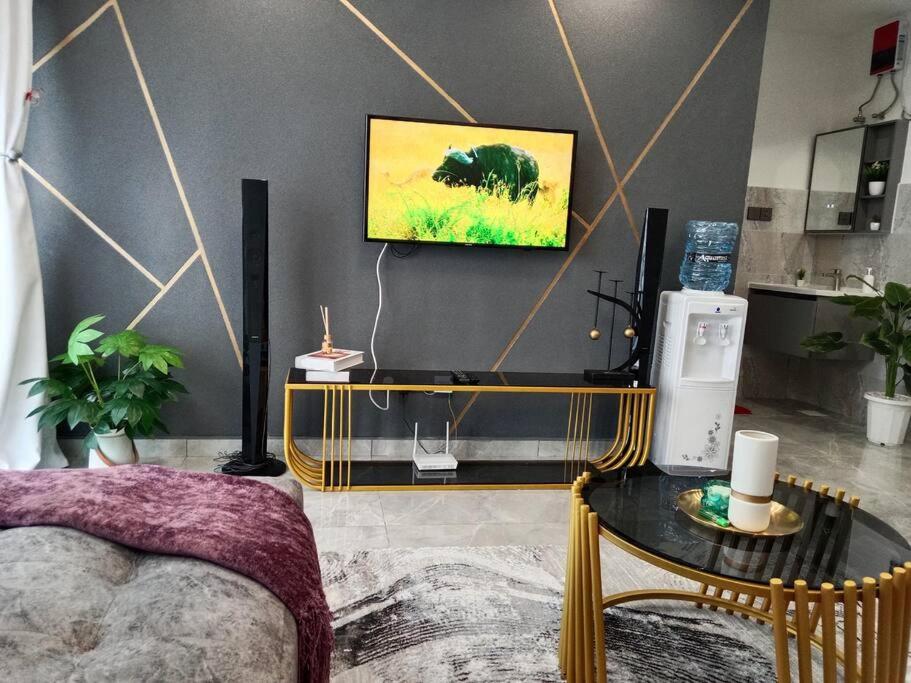 Modern 1 Bedroom Apartment