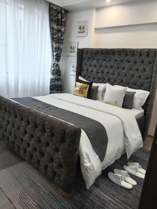 Modern 1 Bedroom Apartment