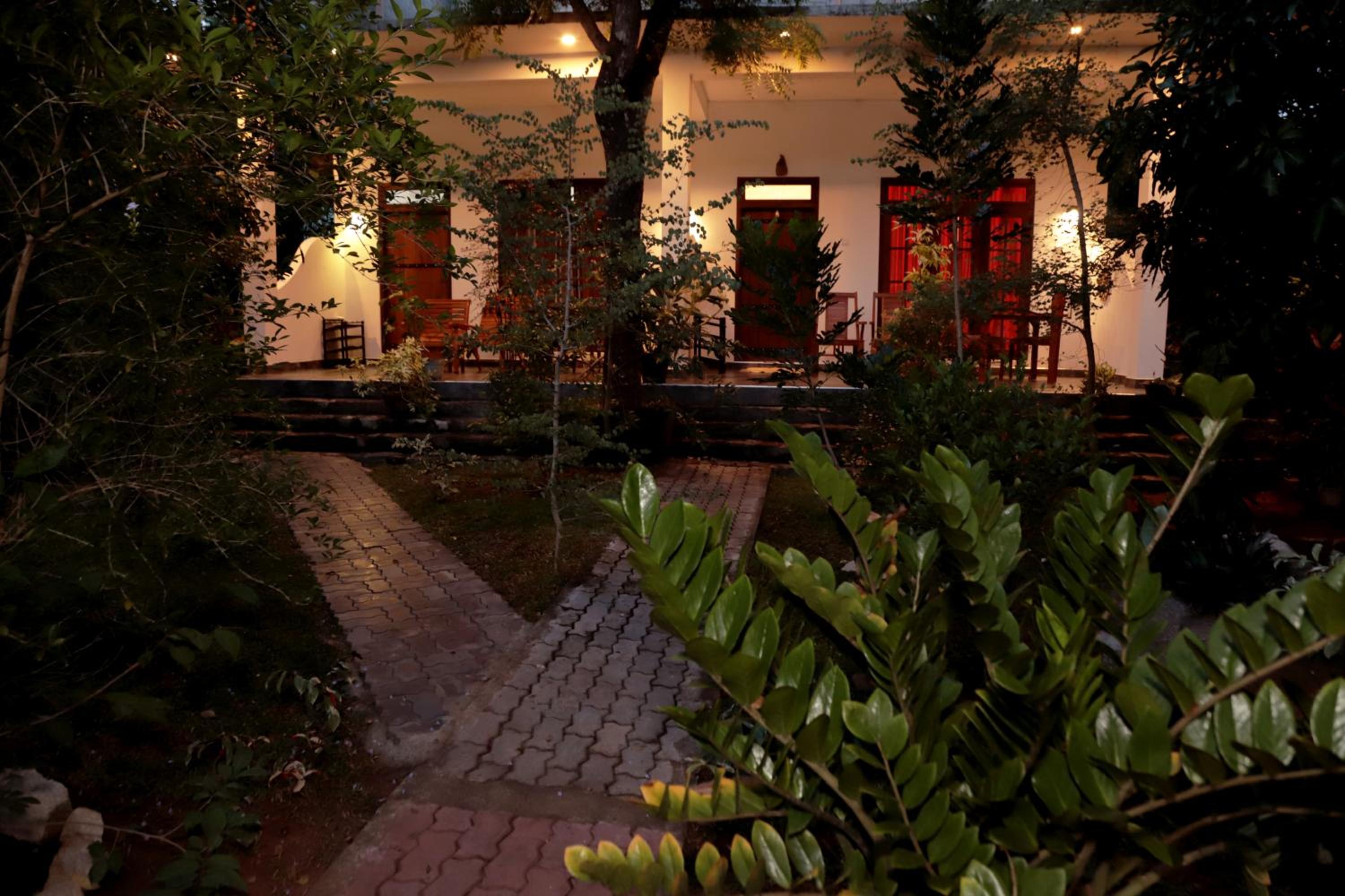 Hotel The Cattleya Guest House Sigiriya - Image 1