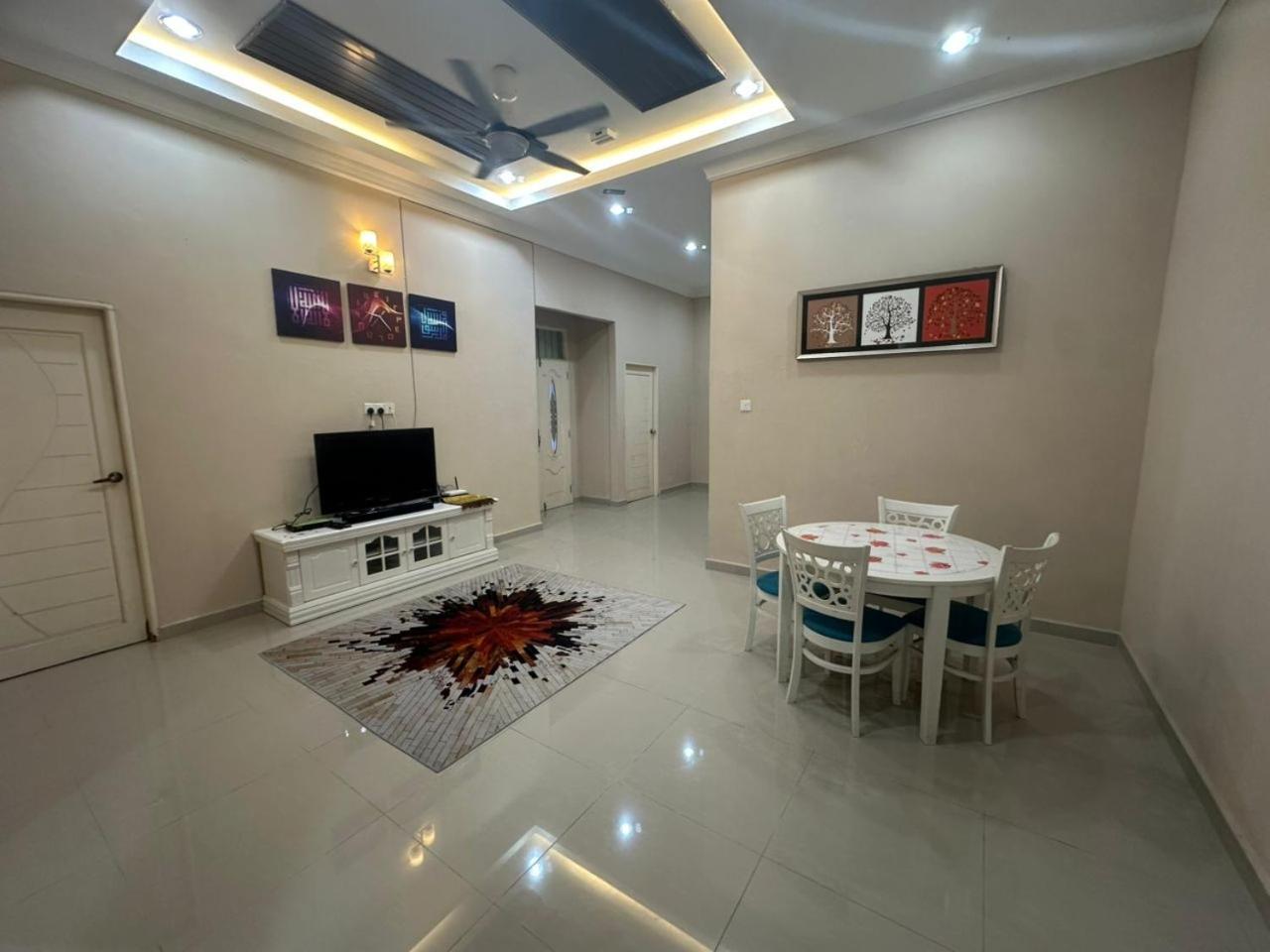 Qairina Homestay