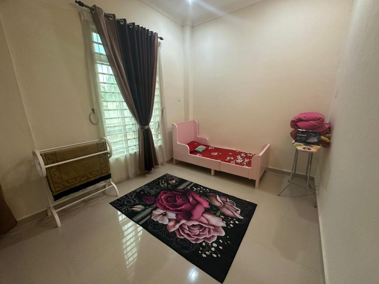 Qairina Homestay