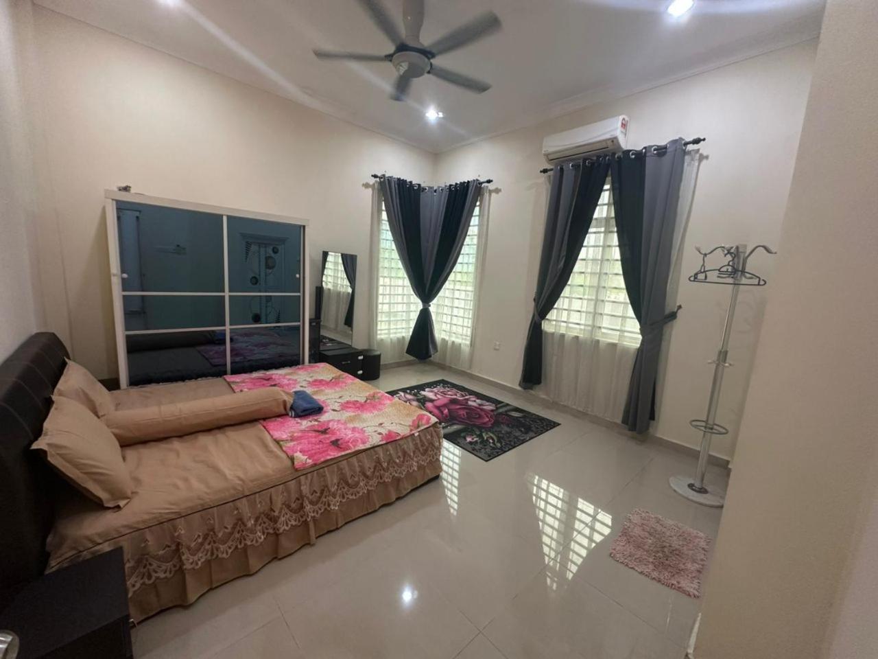 Qairina Homestay