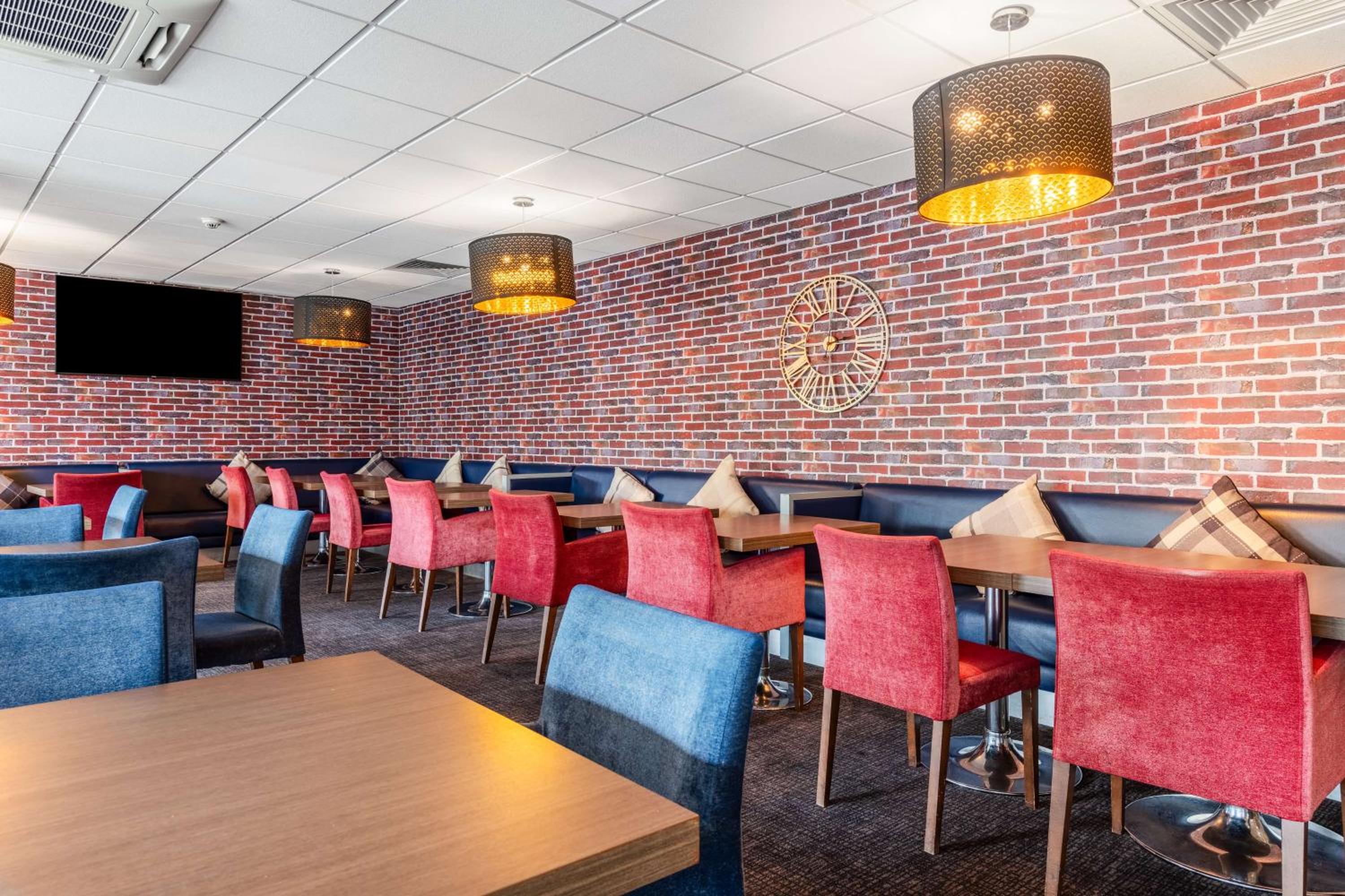 Peterborough Vacations - Park Inn by Radisson Peterborough - Property Image 5