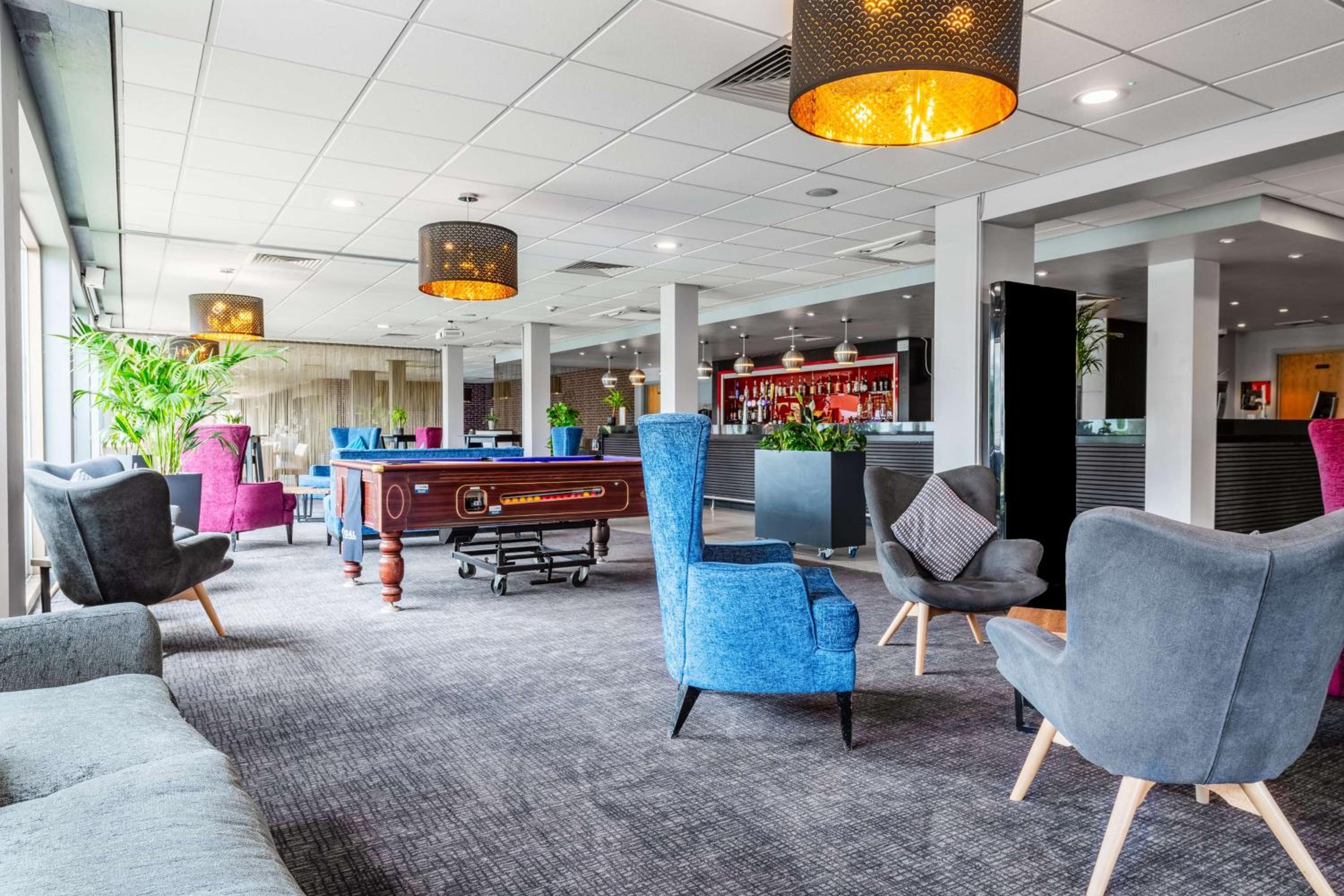 Peterborough Vacations - Park Inn by Radisson Peterborough - Property Image 2