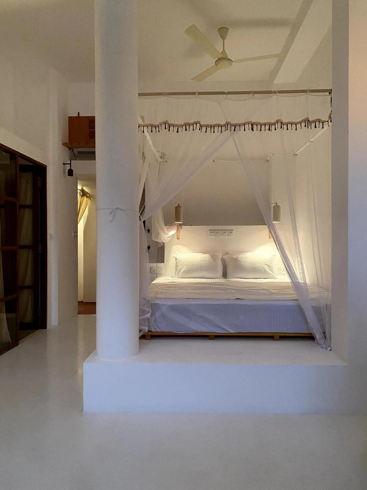 Luxury flat by the sea, with garden view 3