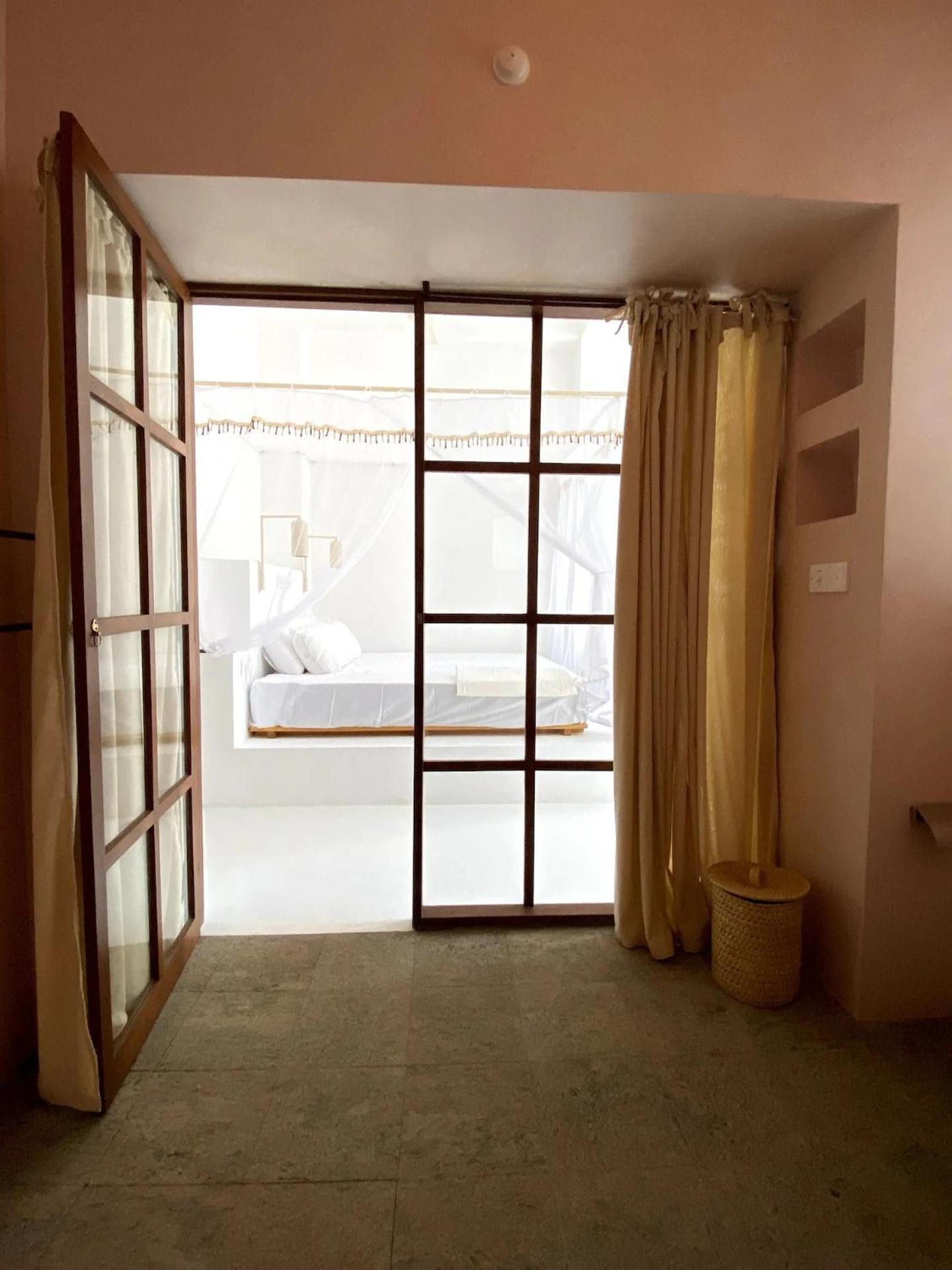 Luxury flat by the sea, with garden view 4