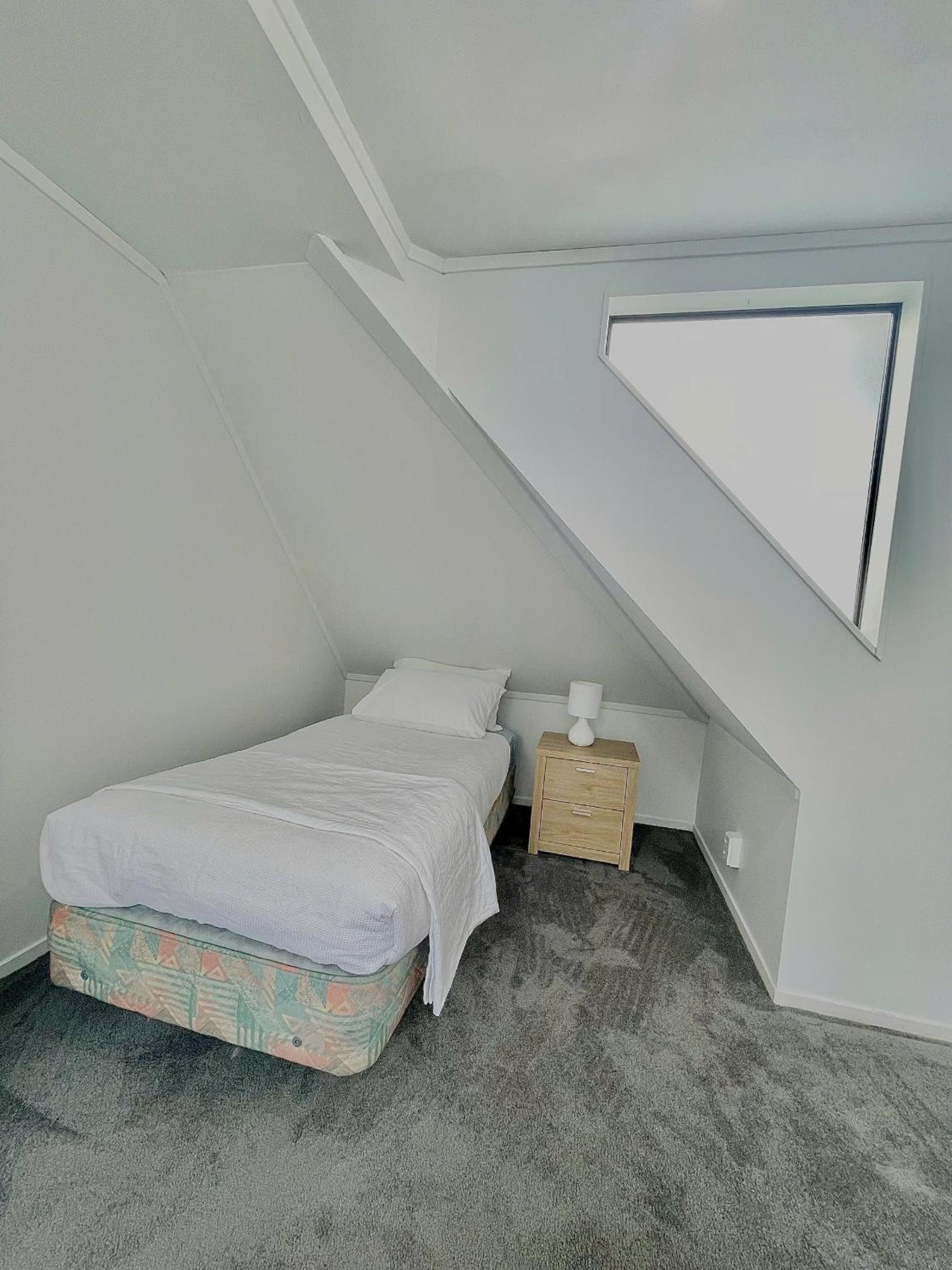 Cozy Victoria Ensuite