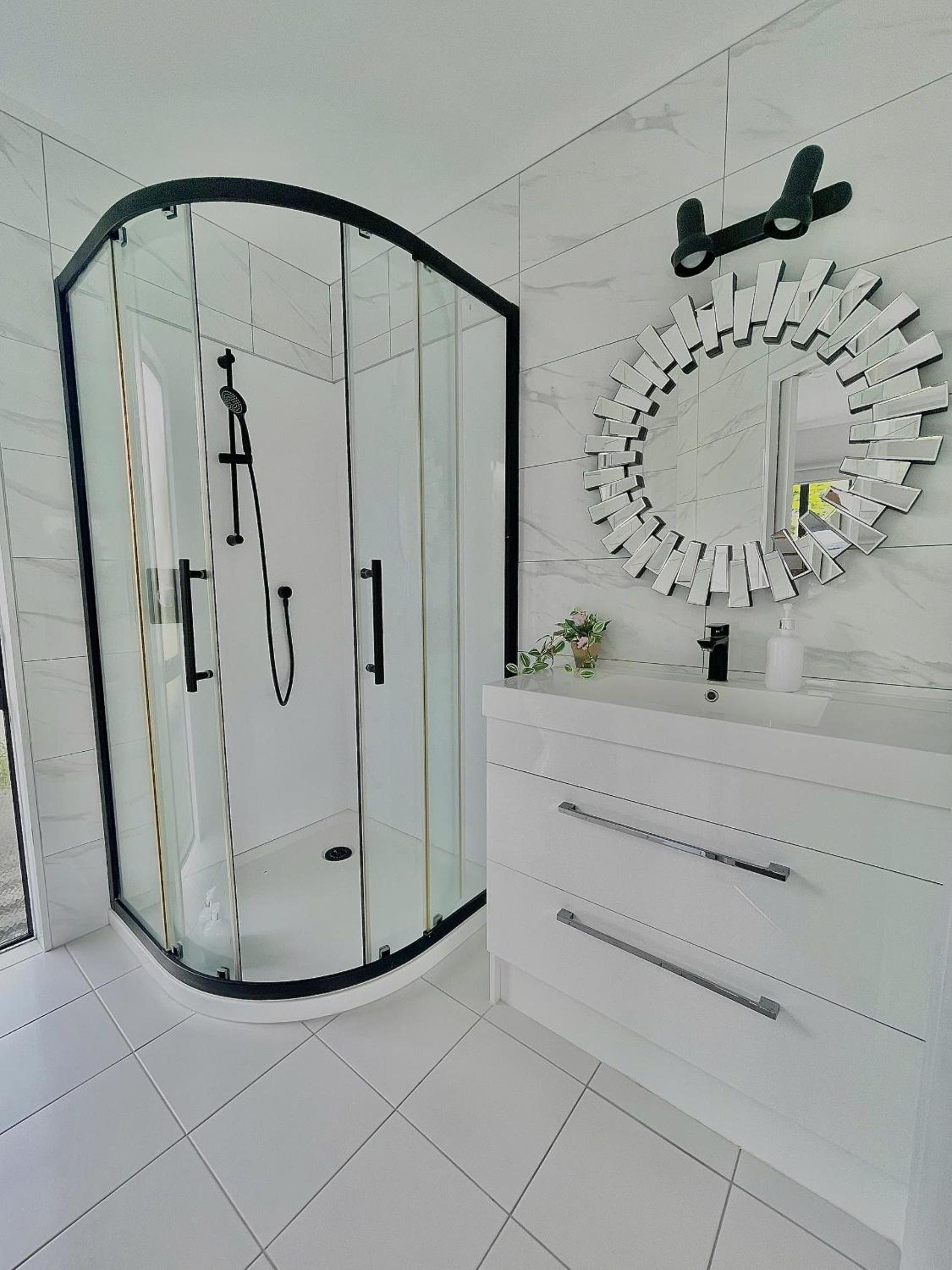 Cozy Victoria Ensuite