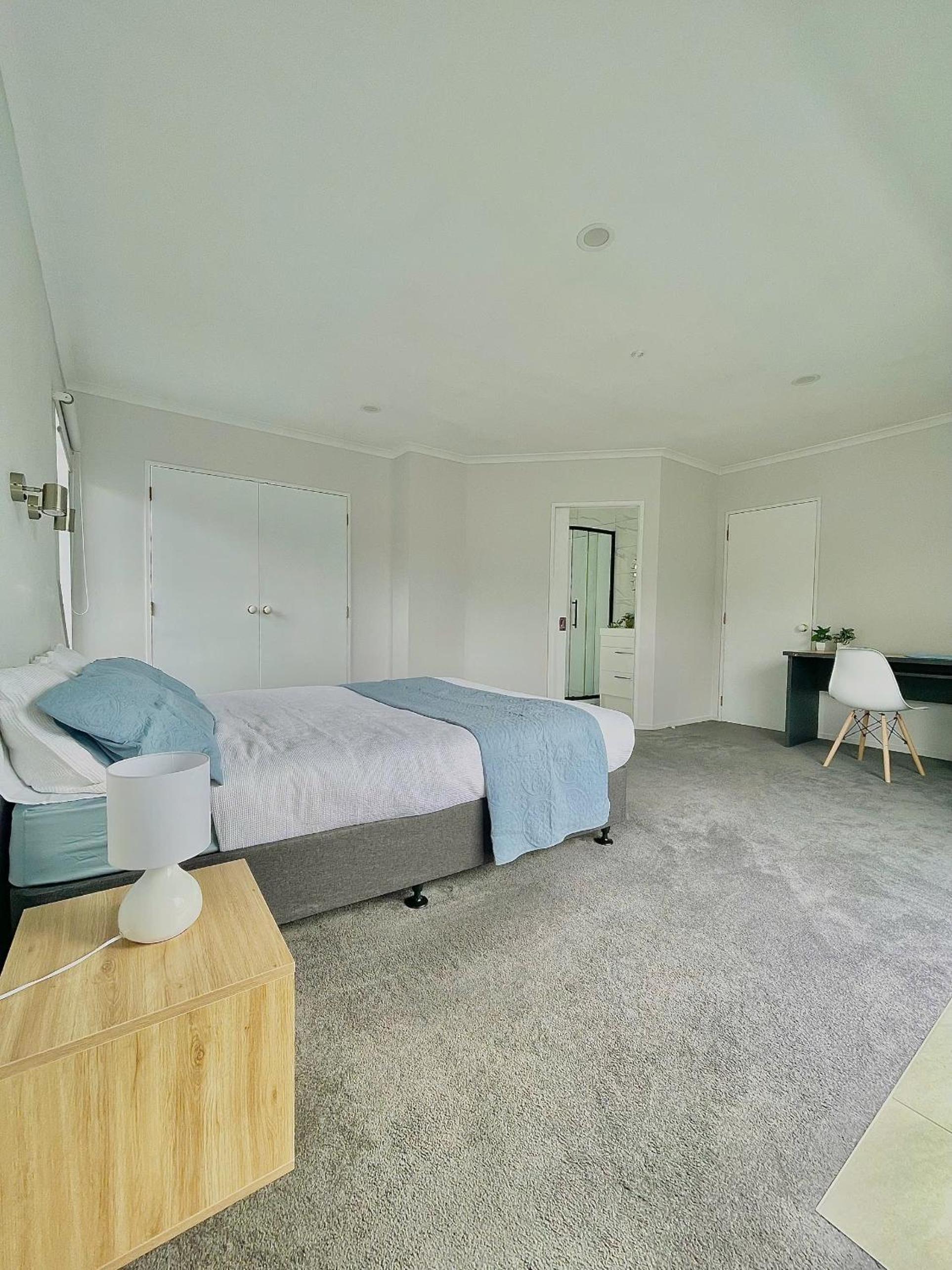 Cozy Victoria Ensuite