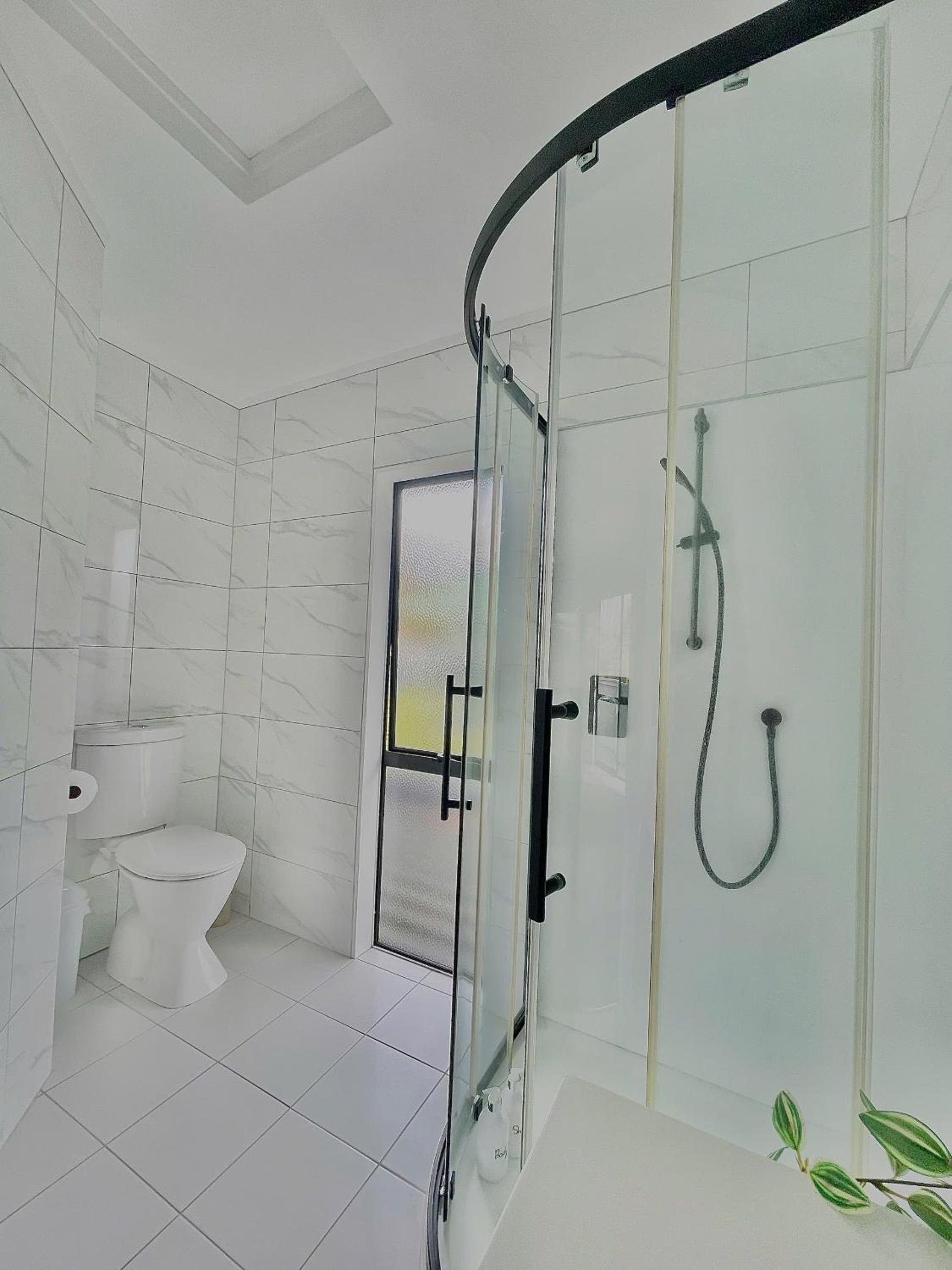 Cozy Victoria Ensuite