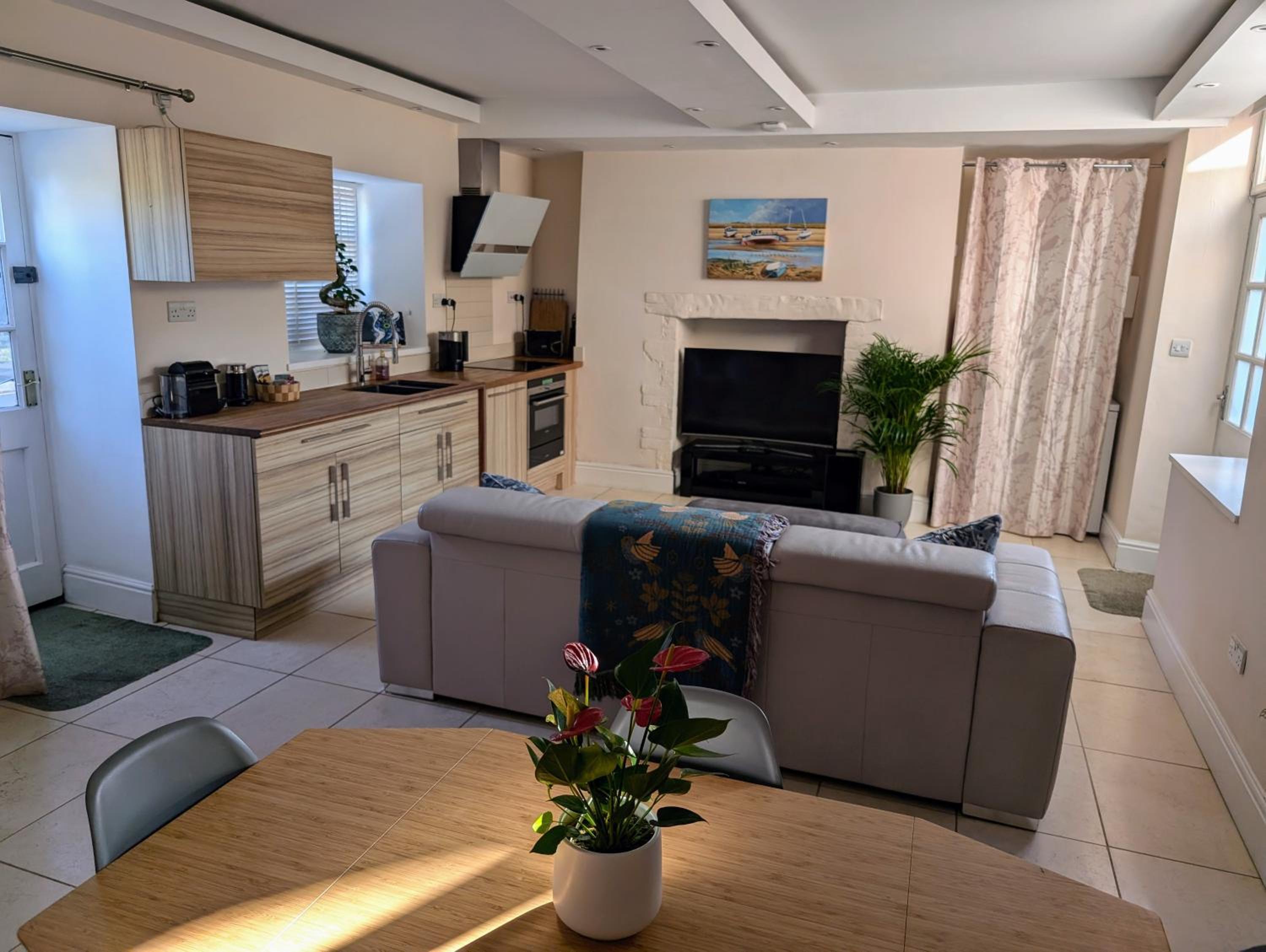 The Lawns Spa Apartment view 5