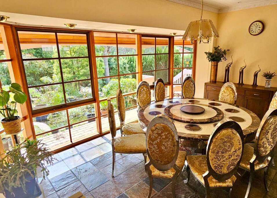 Entire guesthouse pool, cinema, tennis, karoake