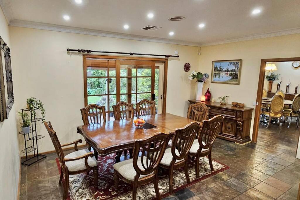 Entire guesthouse pool, cinema, tennis, karoake