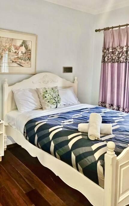 Entire guesthouse pool, cinema, tennis, karoake