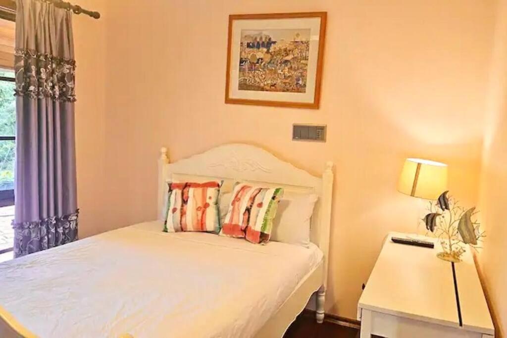 Entire guesthouse pool, cinema, tennis, karoake