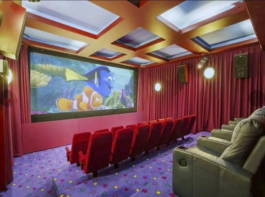 Entire guesthouse pool, cinema, tennis, karoake
