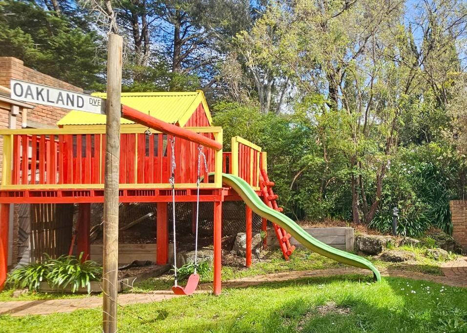 Entire guesthouse pool, cinema, tennis, karoake
