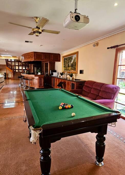 Entire guesthouse pool, cinema, tennis, karoake