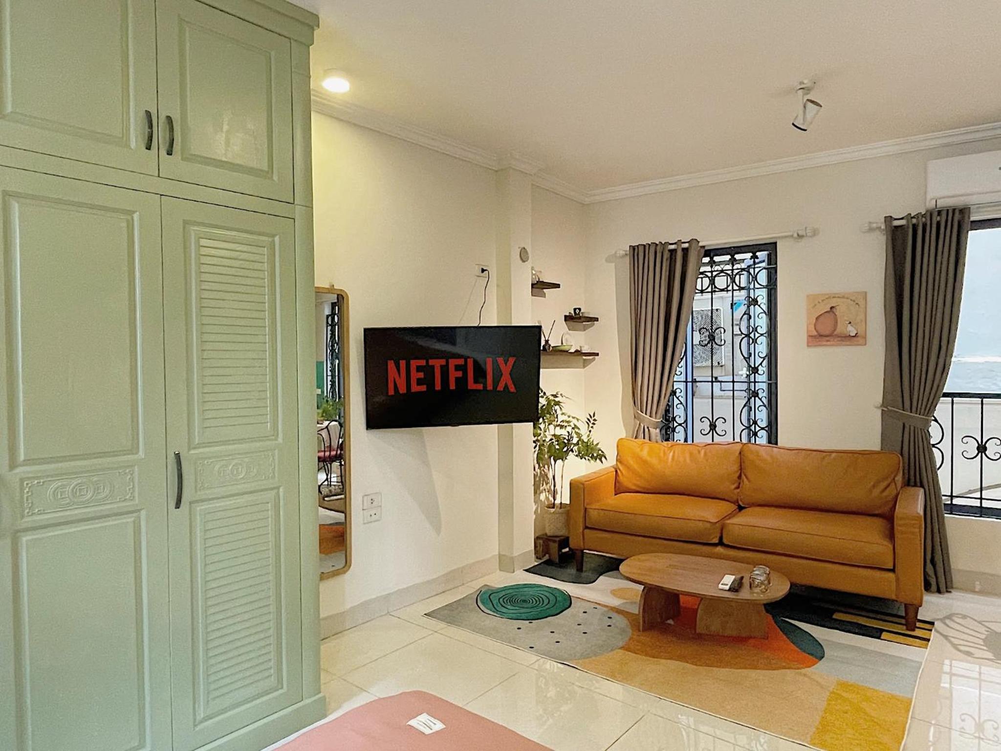 Migo Housing - Lift Access - Hanoi Beer Street - Central and Spacious - Ensuite Kitchen - Ensuite Bathroom