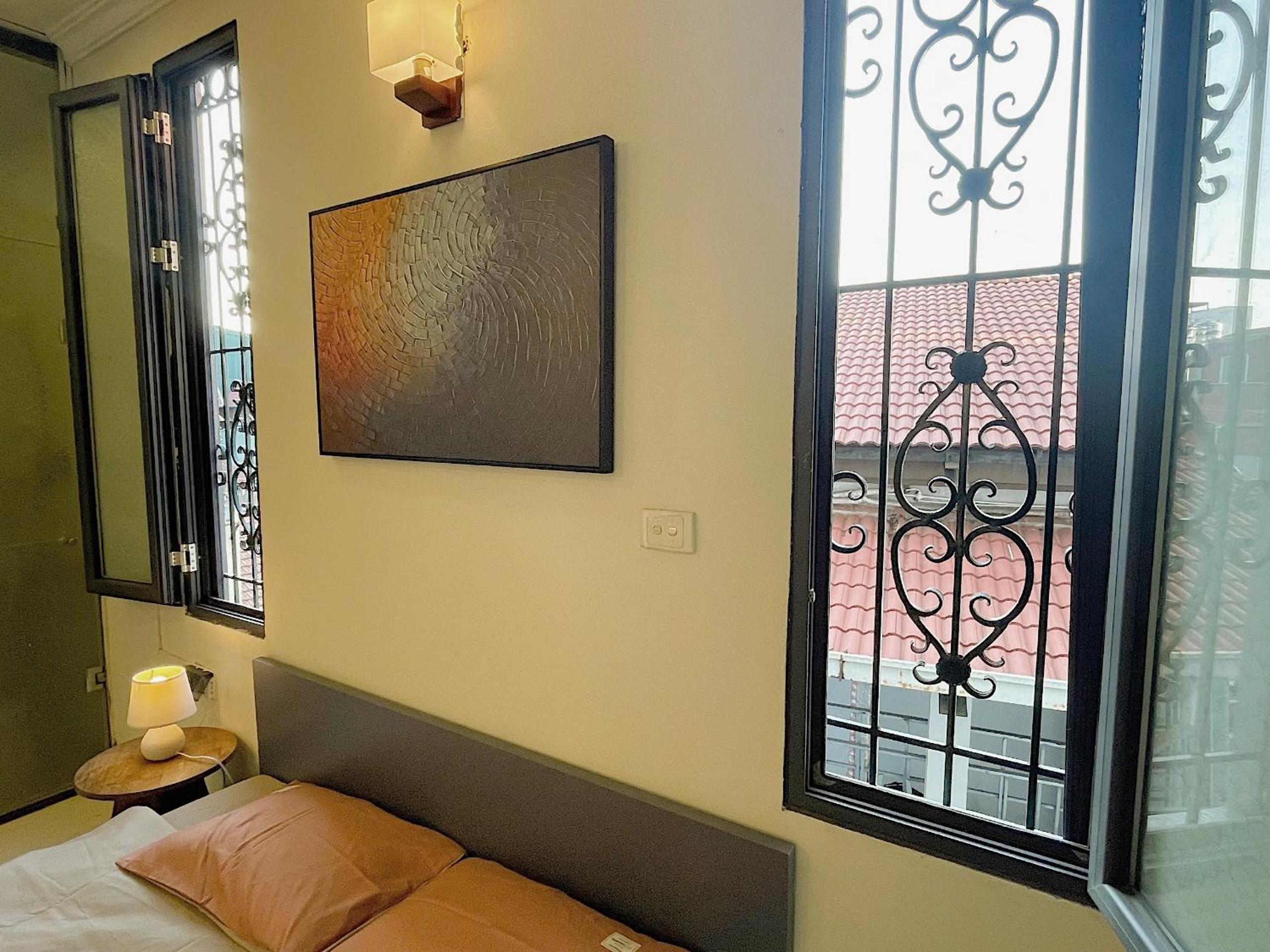 Migo Housing - Lift Access - Hanoi Beer Street - Central and Spacious - Ensuite Kitchen - Ensuite Bathroom