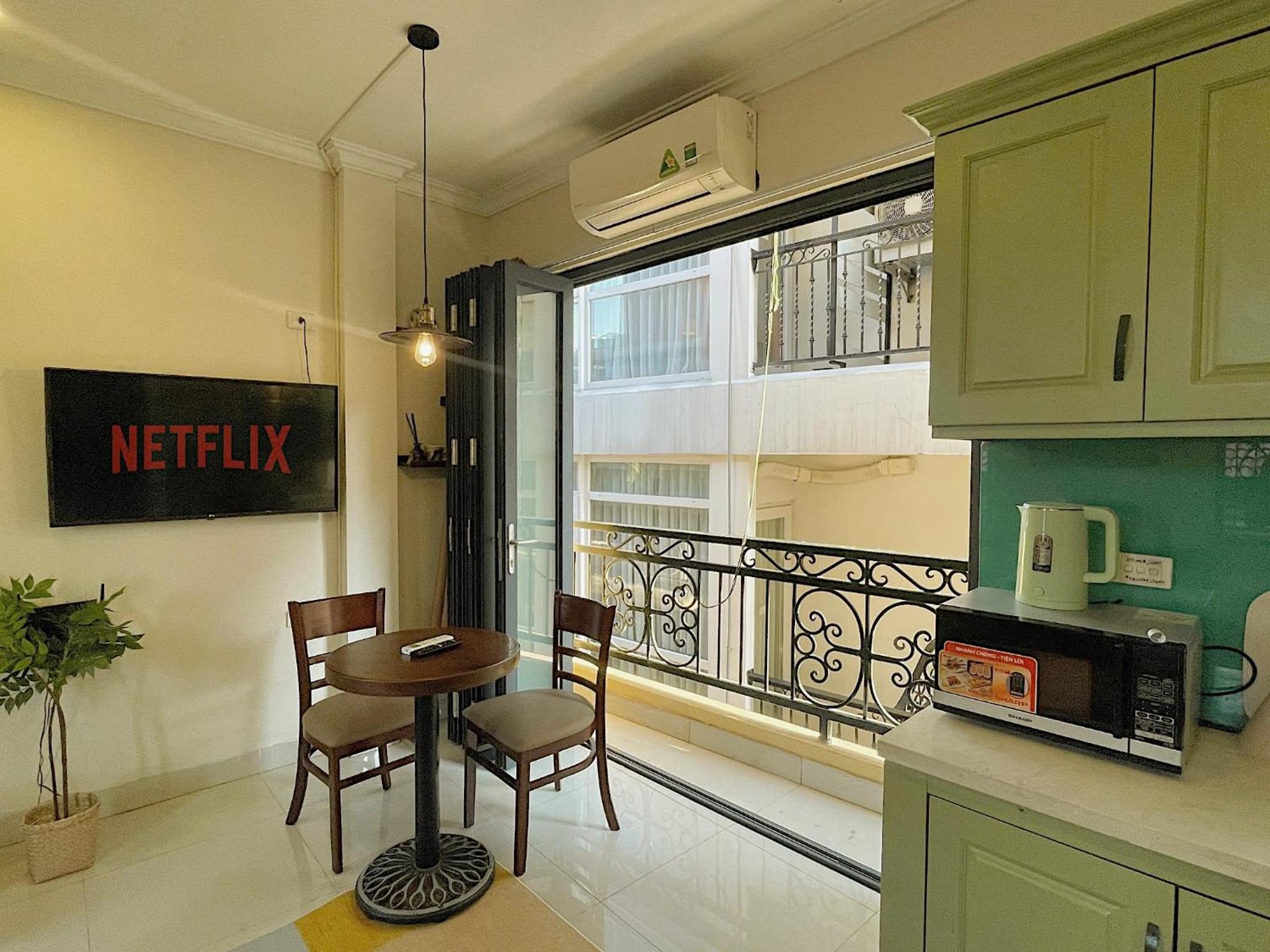 Migo Housing - Lift Access - Hanoi Beer Street - Central and Spacious - Ensuite Kitchen - Ensuite Bathroom