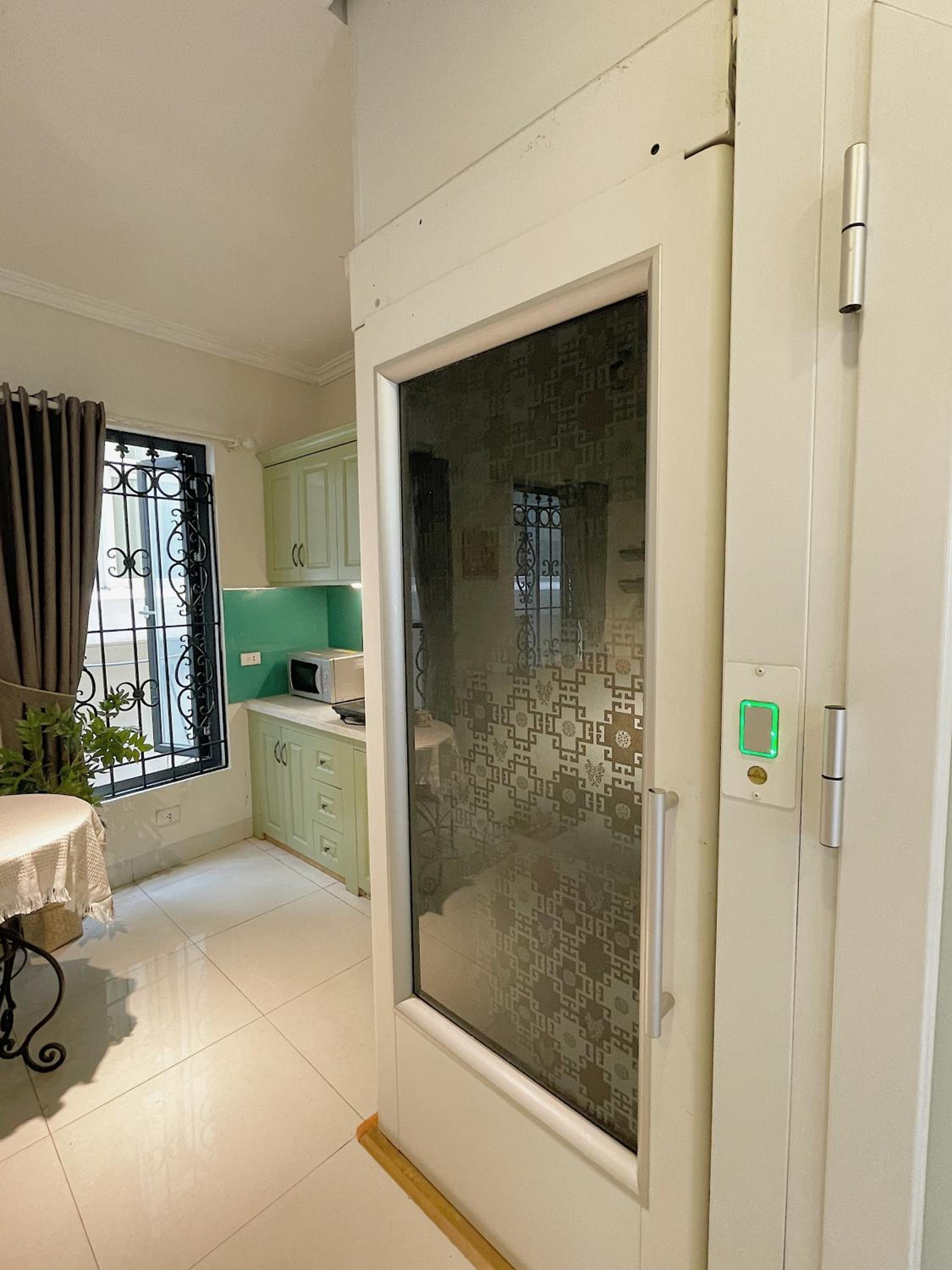 Migo Housing - Lift Access - Hanoi Beer Street - Central and Spacious - Ensuite Kitchen - Ensuite Bathroom