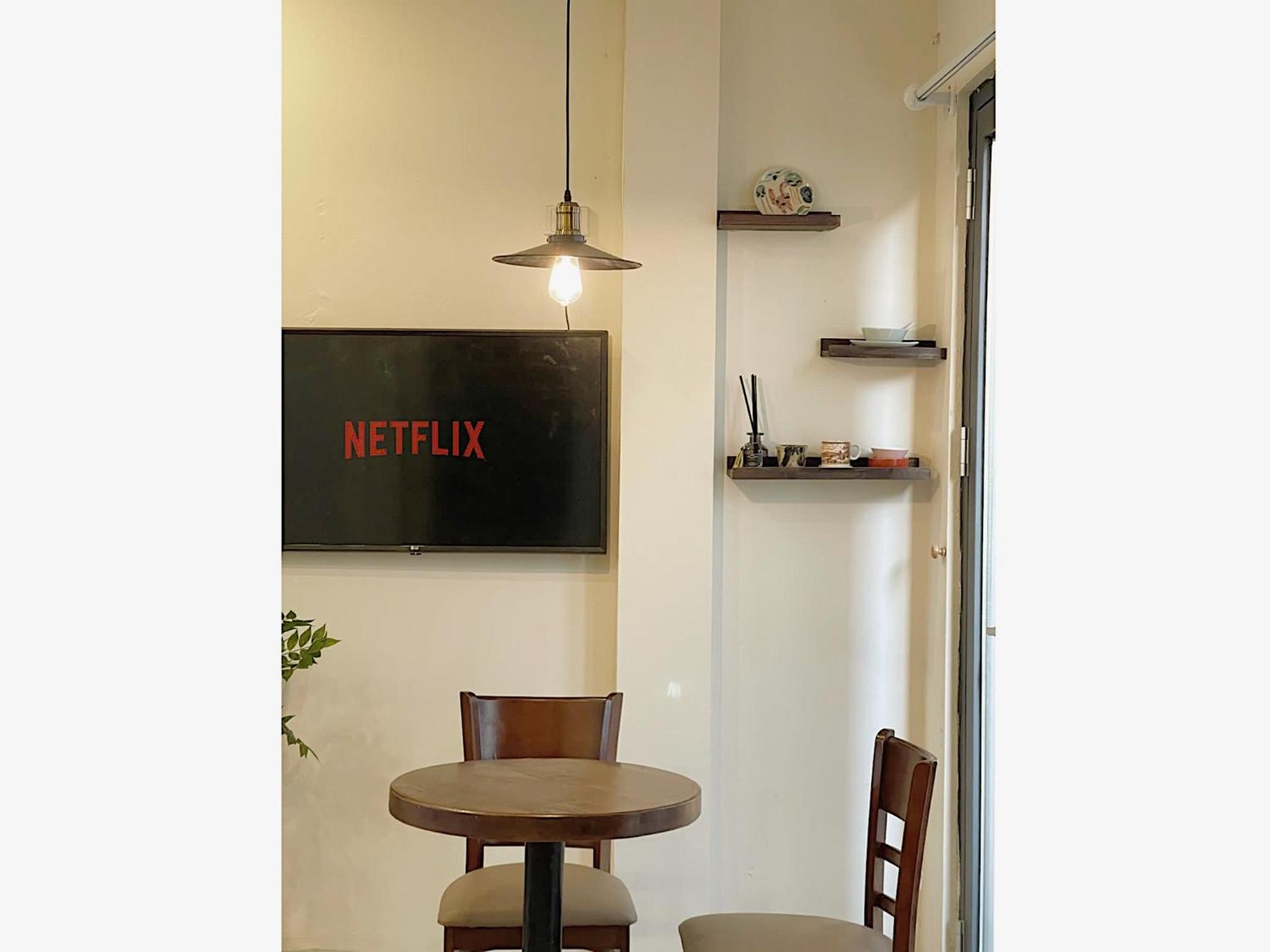 Migo Housing - Lift Access - Hanoi Beer Street - Central and Spacious - Ensuite Kitchen - Ensuite Bathroom