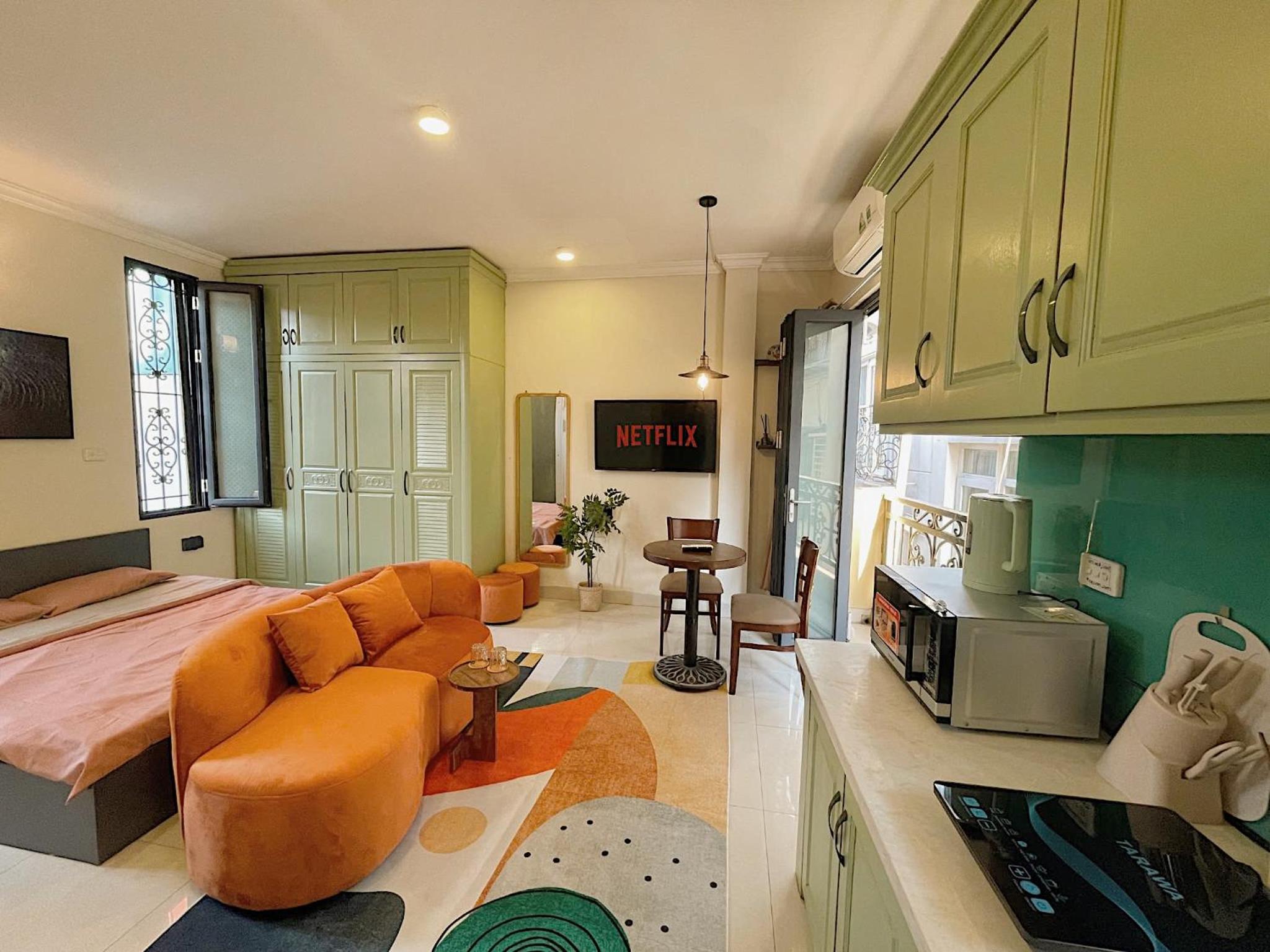 Migo Housing - Lift Access - Hanoi Beer Street - Central and Spacious - Ensuite Kitchen - Ensuite Bathroom