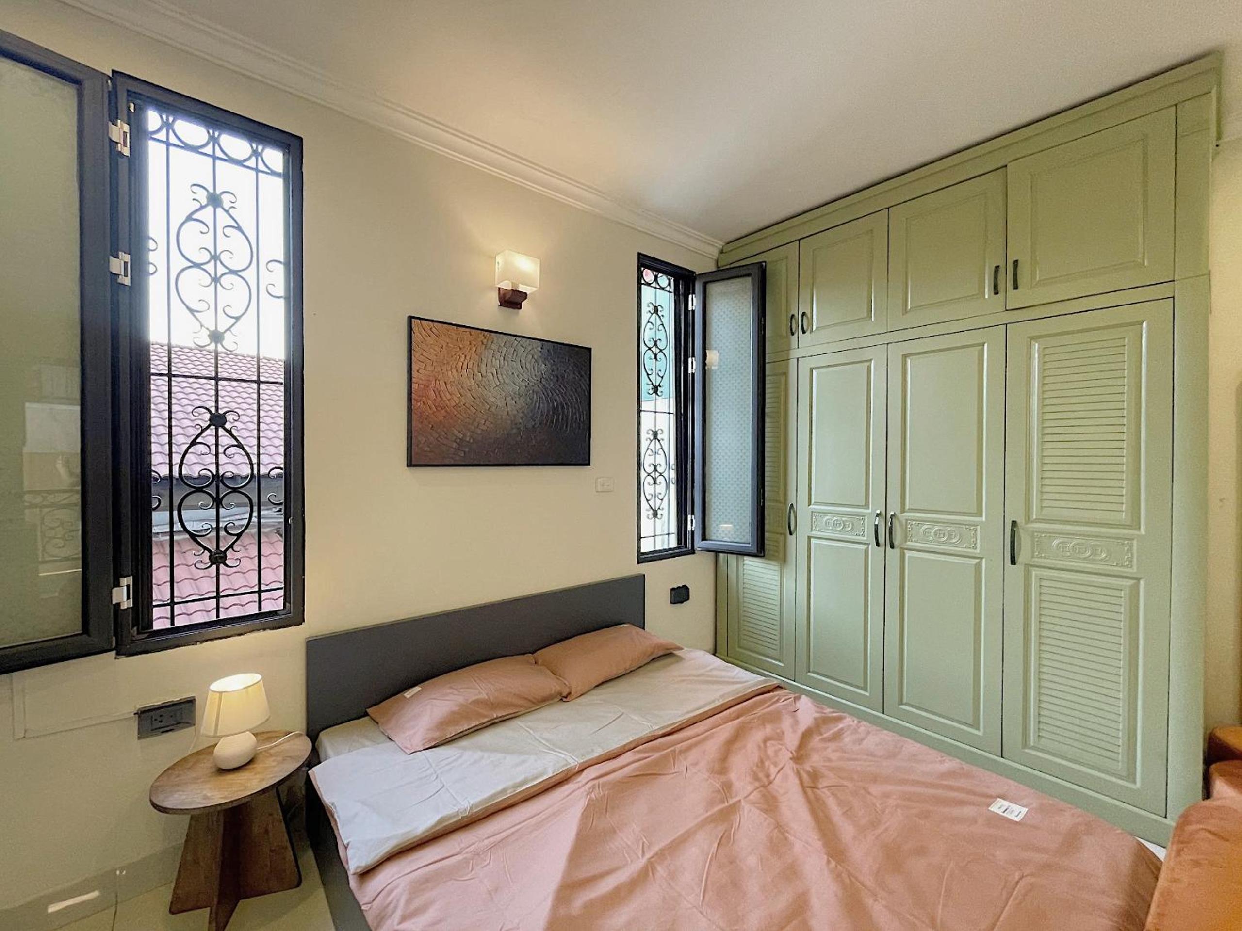Migo Housing - Lift Access - Hanoi Beer Street - Central and Spacious - Ensuite Kitchen - Ensuite Bathroom