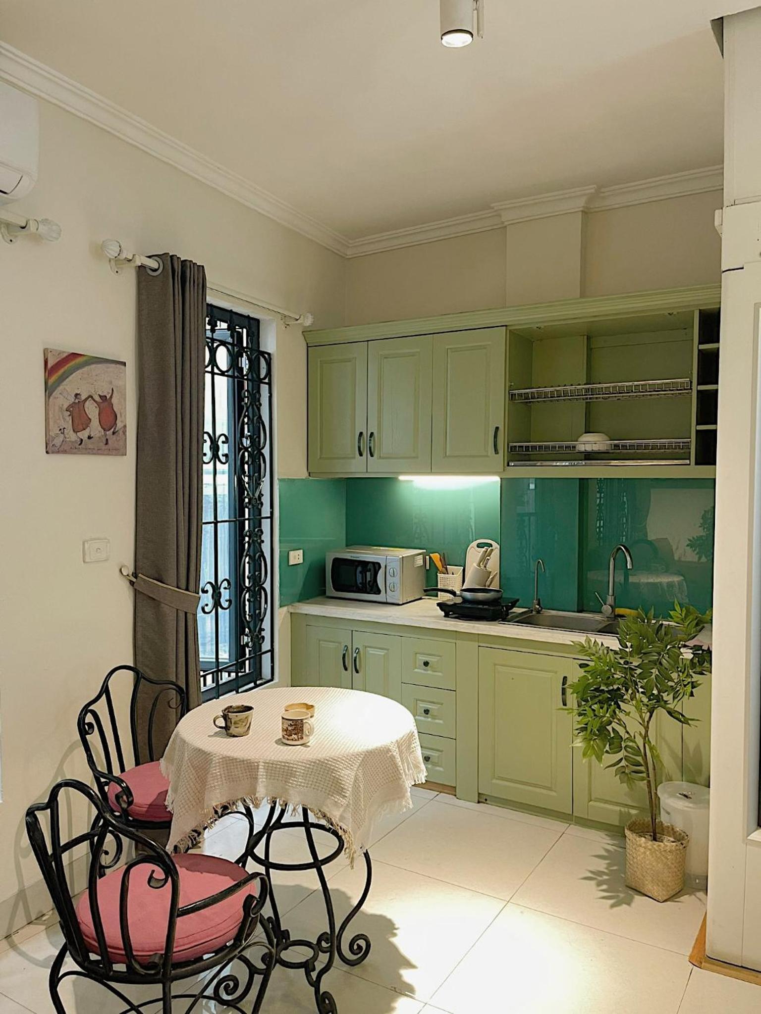 Migo Housing - Lift Access - Hanoi Beer Street - Central and Spacious - Ensuite Kitchen - Ensuite Bathroom
