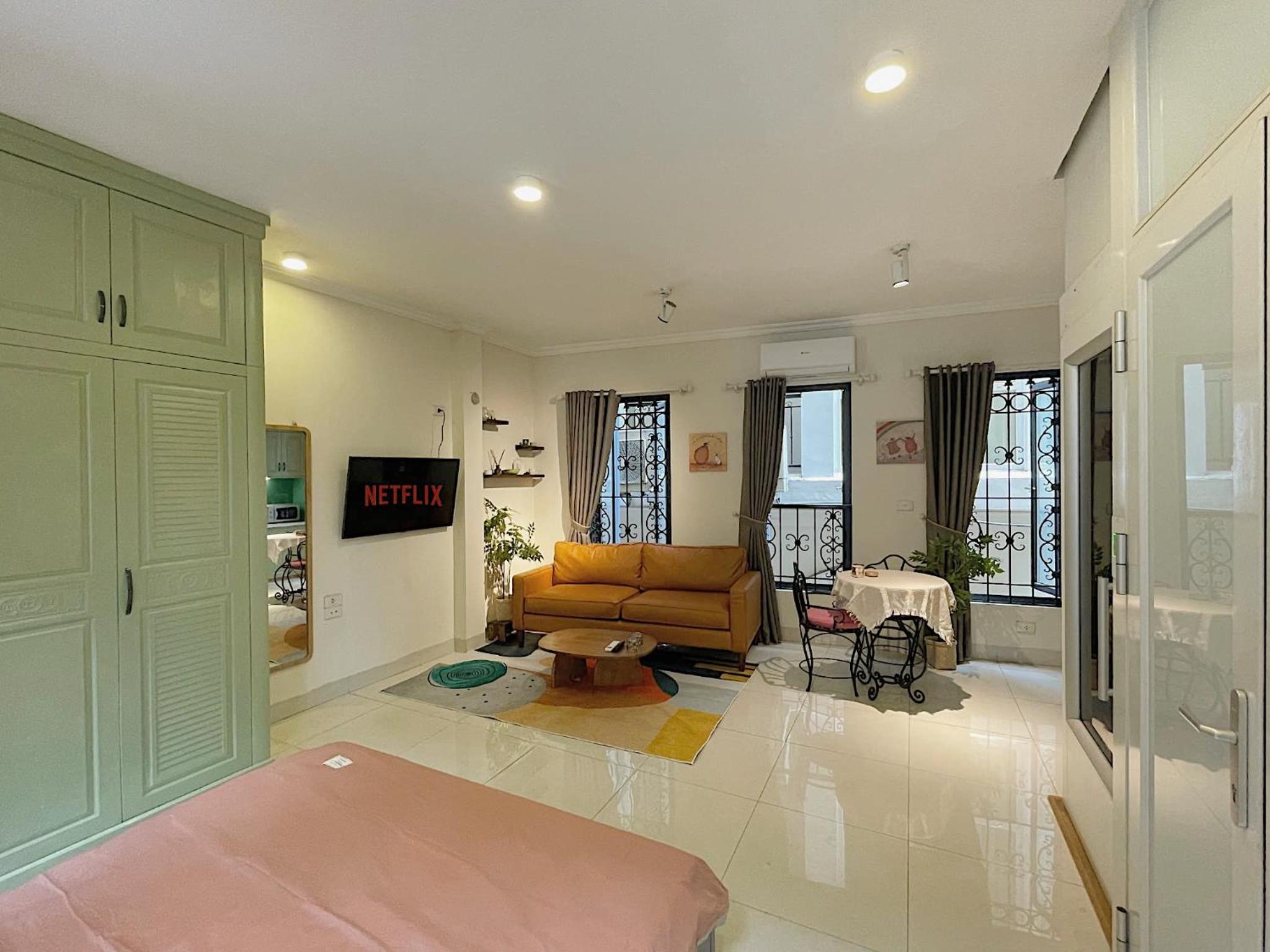 Migo Housing - Lift Access - Hanoi Beer Street - Central and Spacious - Ensuite Kitchen - Ensuite Bathroom