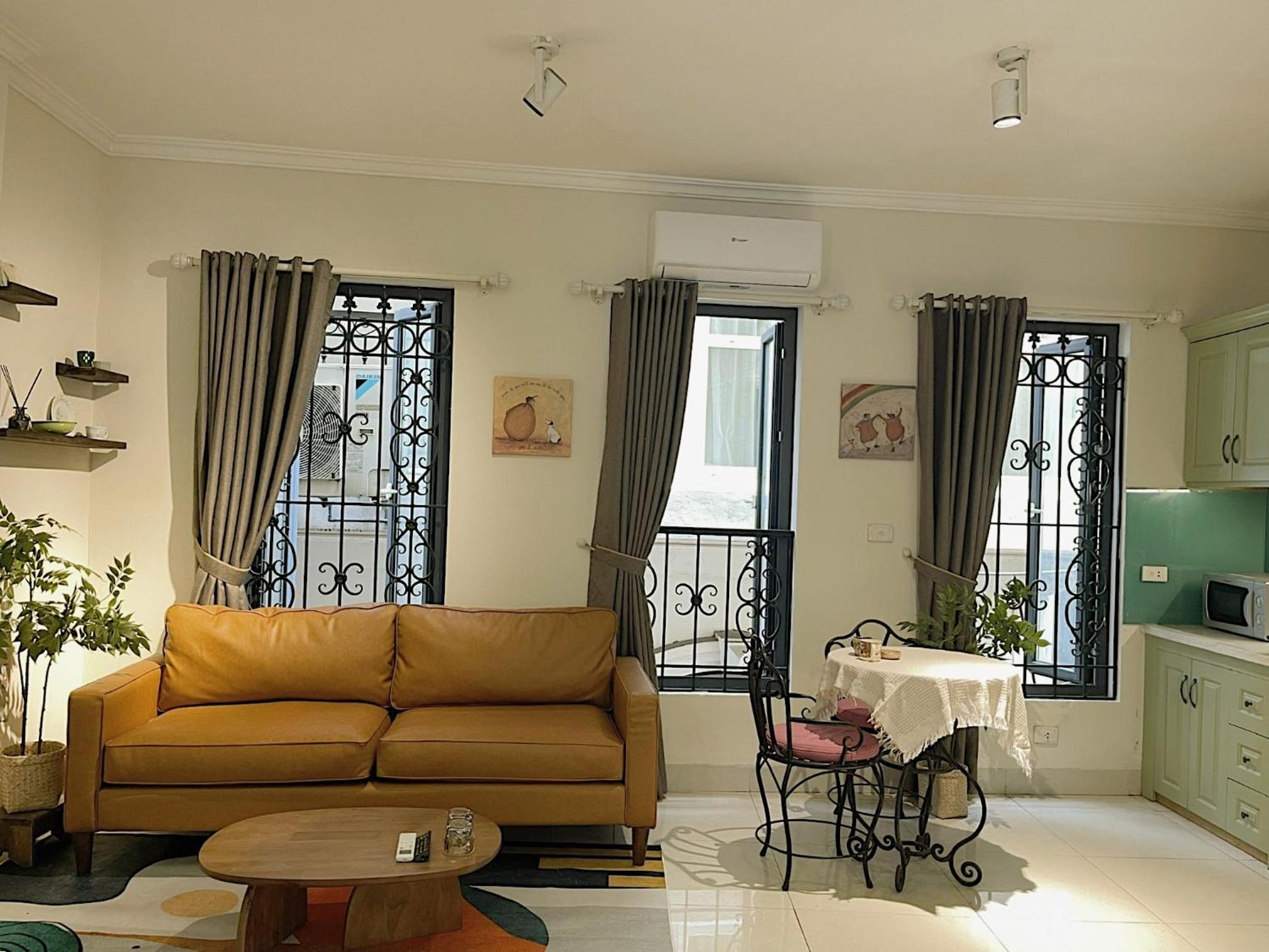 Migo Housing - Lift Access - Hanoi Beer Street - Central and Spacious - Ensuite Kitchen - Ensuite Bathroom