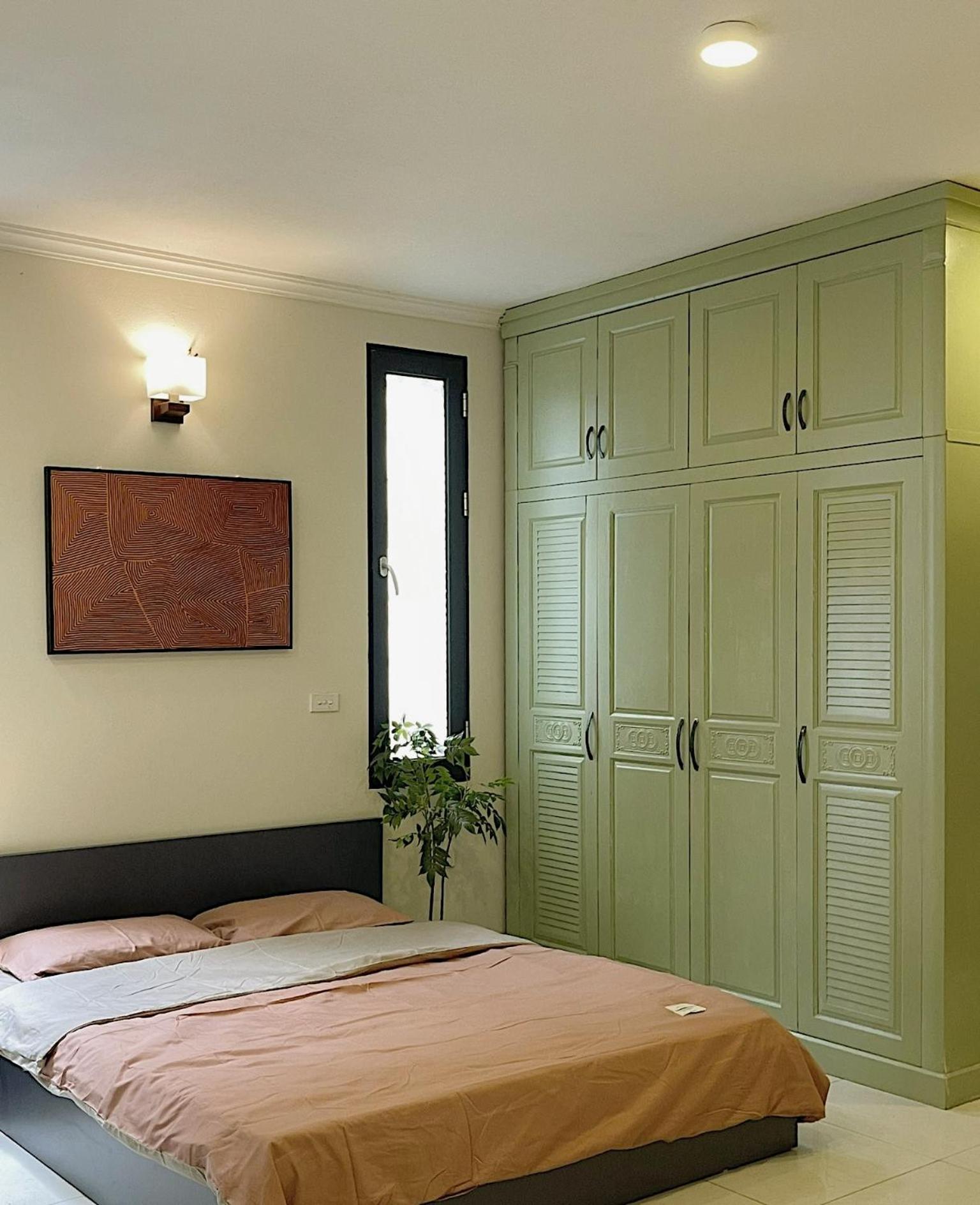 Migo Housing - Lift Access - Hanoi Beer Street - Central and Spacious - Ensuite Kitchen - Ensuite Bathroom