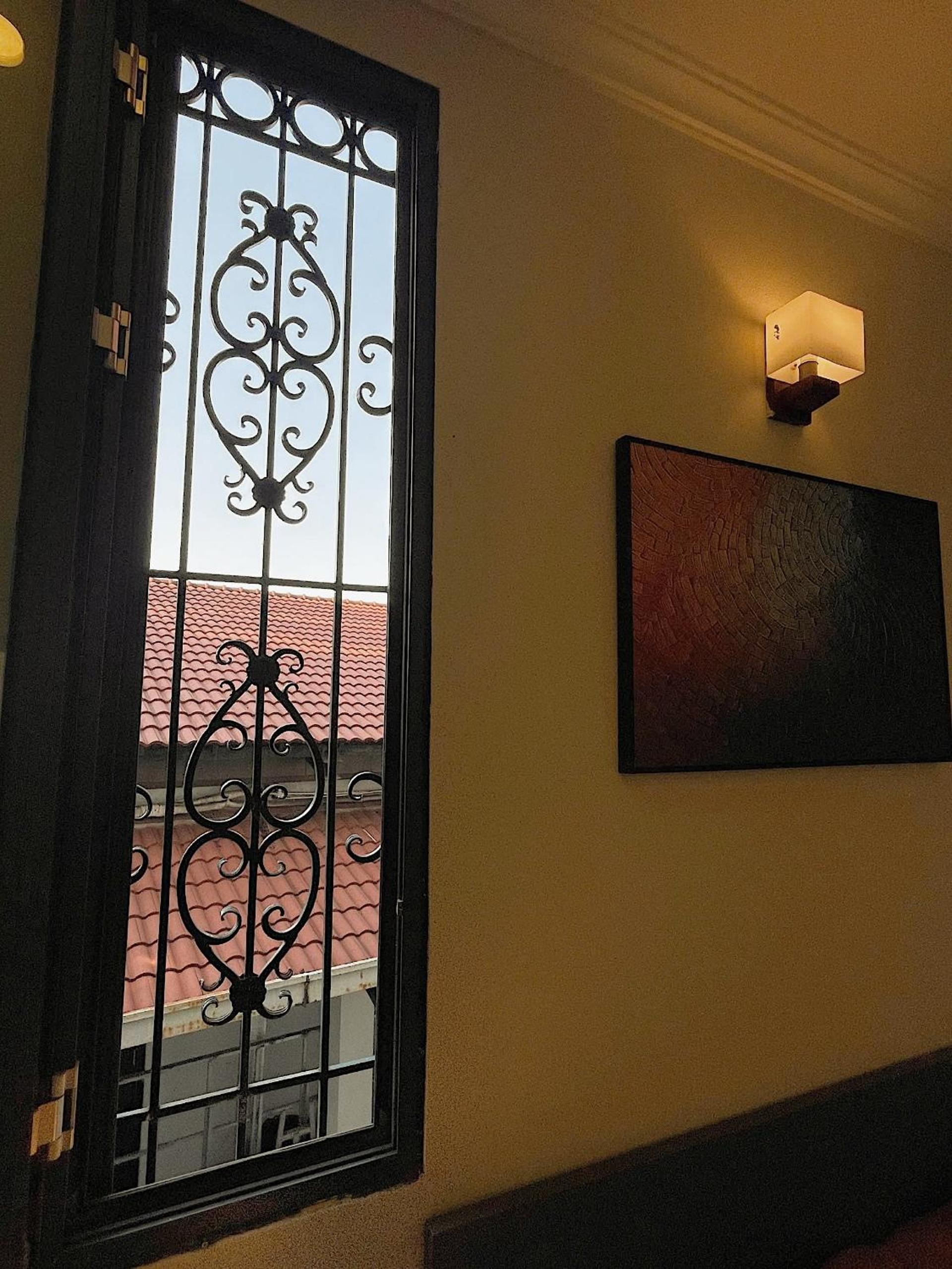 Migo Housing - Lift Access - Hanoi Beer Street - Central and Spacious - Ensuite Kitchen - Ensuite Bathroom