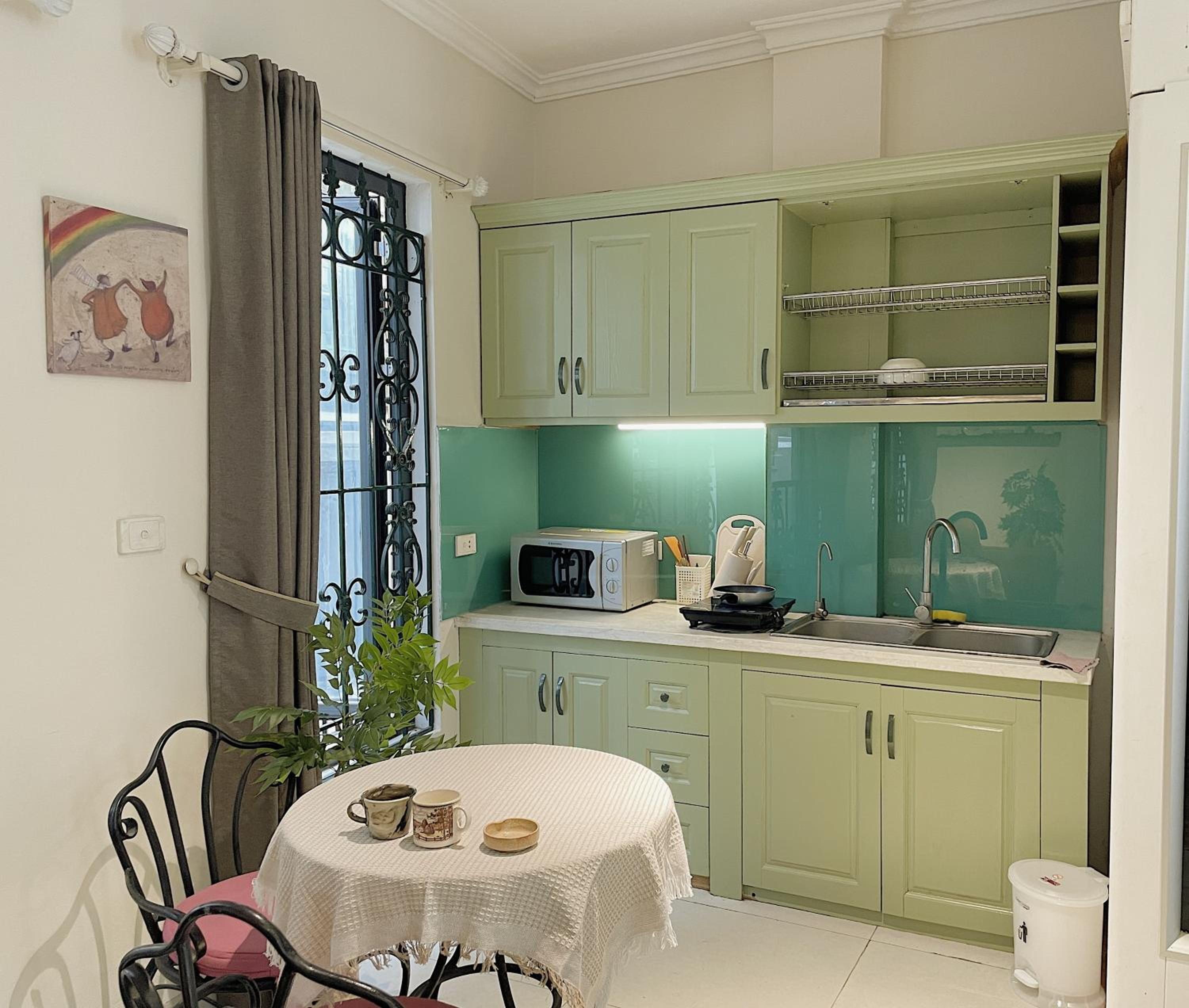 Migo Housing - Lift Access - Hanoi Beer Street - Central and Spacious - Ensuite Kitchen - Ensuite Bathroom