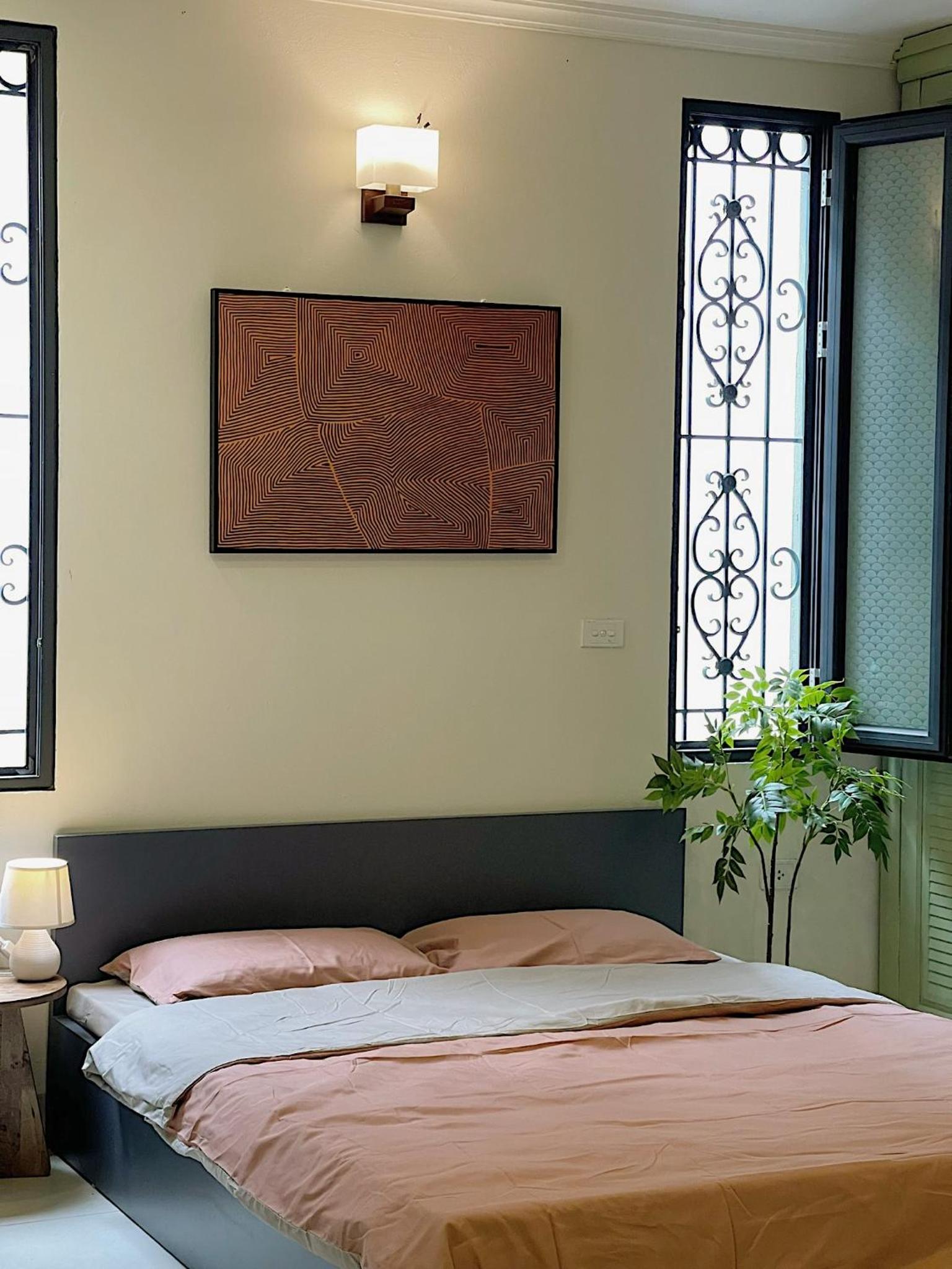 Migo Housing - Lift Access - Hanoi Beer Street - Central and Spacious - Ensuite Kitchen - Ensuite Bathroom