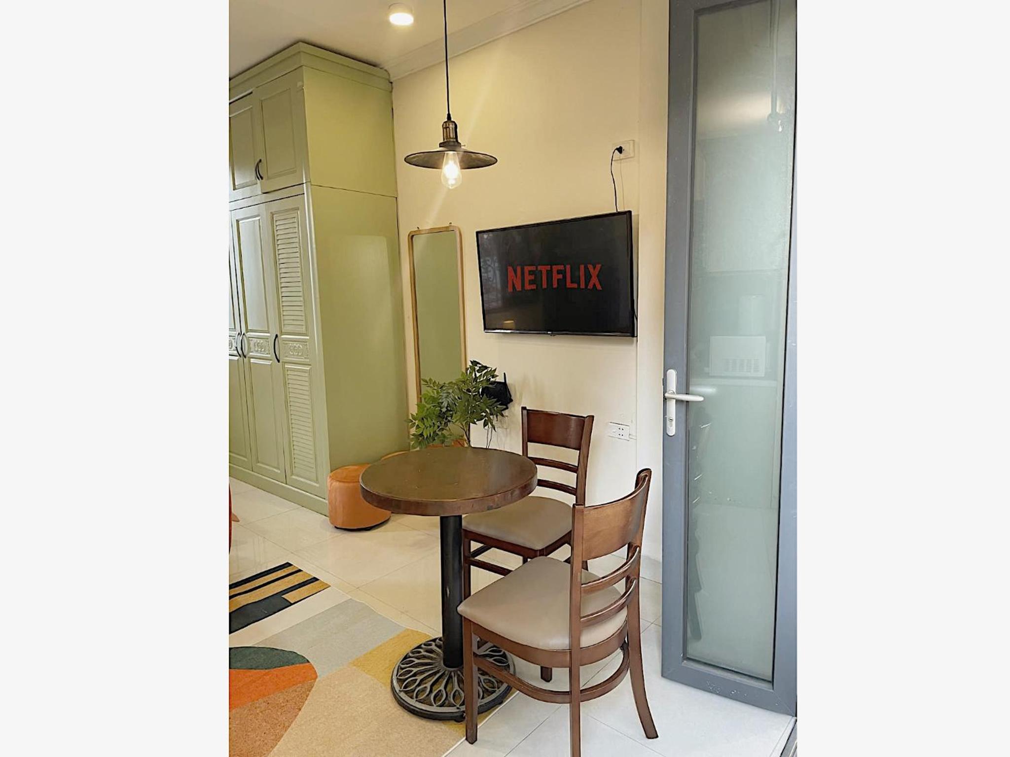 Migo Housing - Lift Access - Hanoi Beer Street - Central and Spacious - Ensuite Kitchen - Ensuite Bathroom