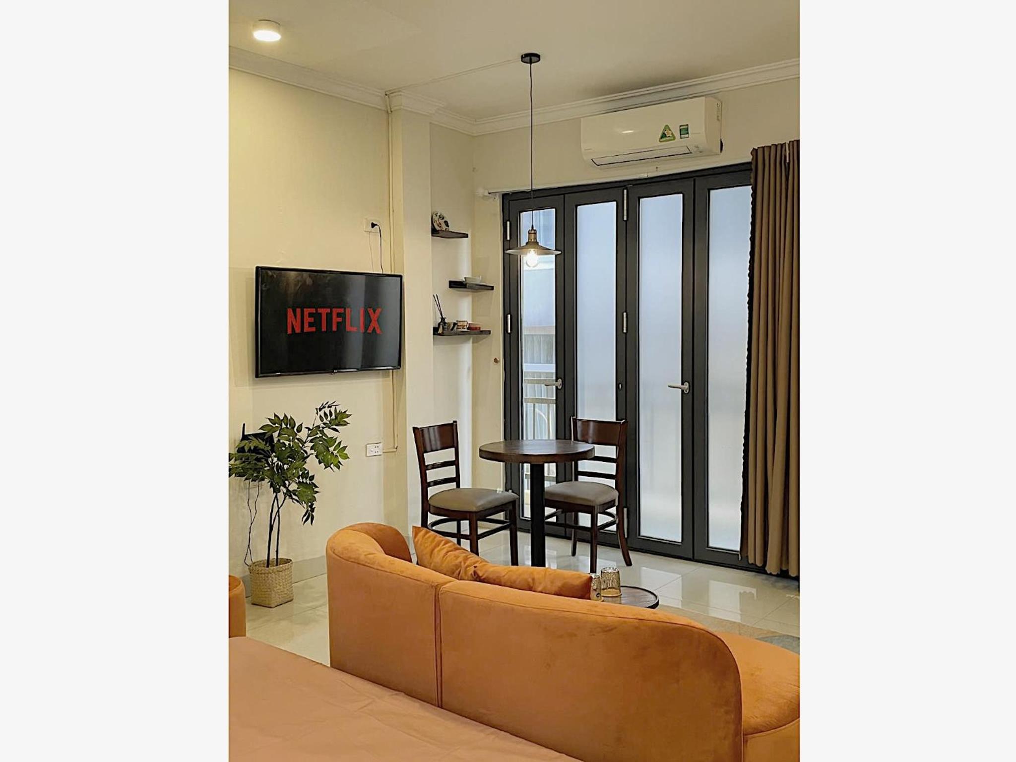 Migo Housing - Lift Access - Hanoi Beer Street - Central and Spacious - Ensuite Kitchen - Ensuite Bathroom
