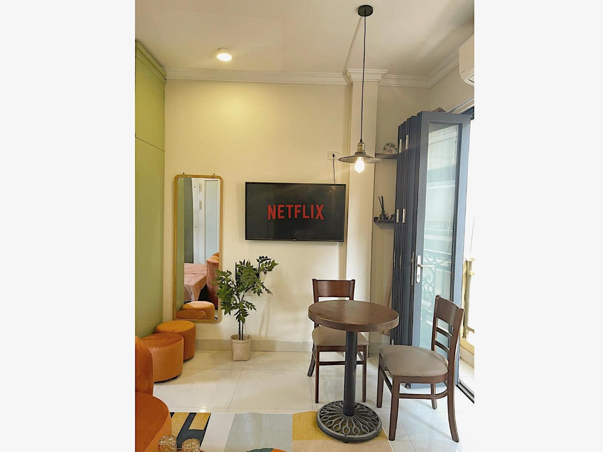 Migo Housing - Lift Access - Hanoi Beer Street - Central and Spacious - Ensuite Kitchen - Ensuite Bathroom
