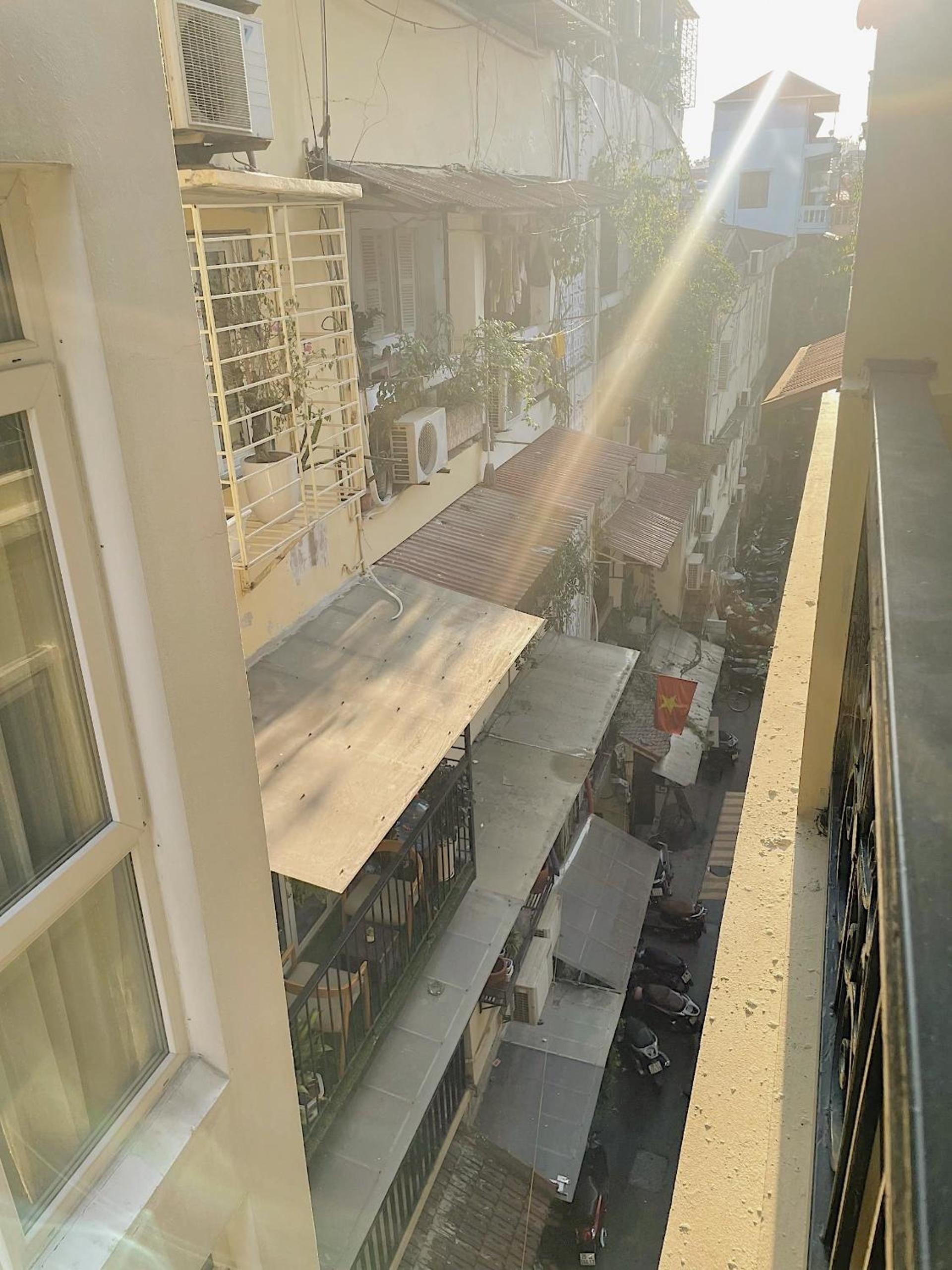 Migo Housing - Lift Access - Hanoi Beer Street - Central and Spacious - Ensuite Kitchen - Ensuite Bathroom