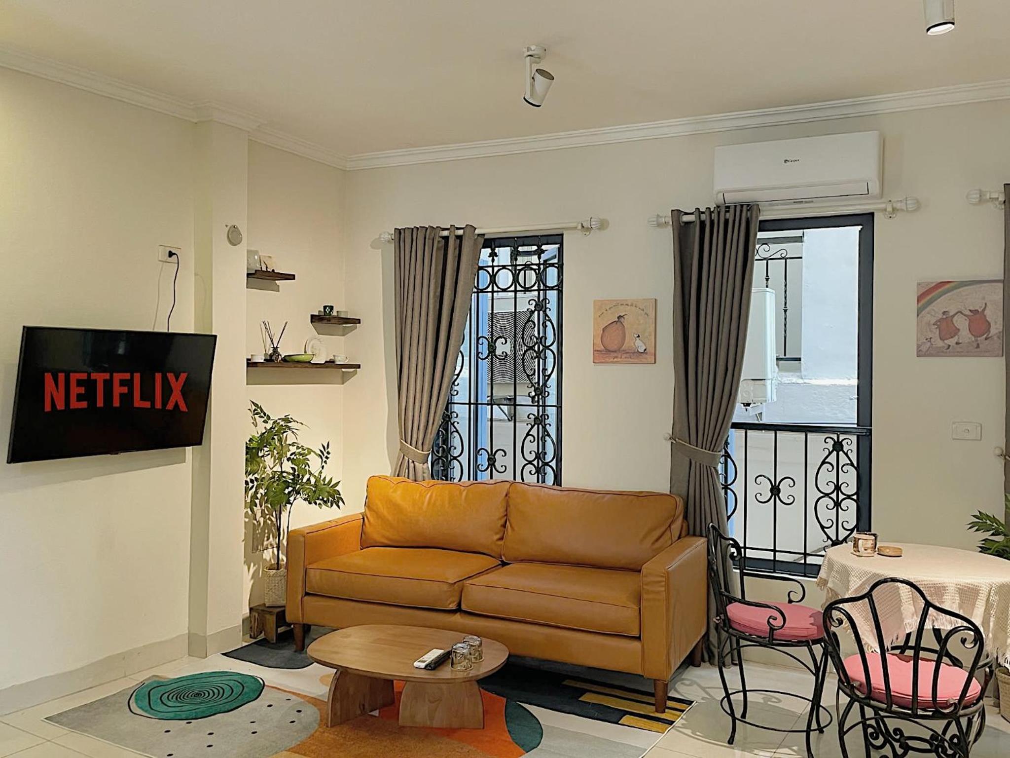 Migo Housing - Lift Access - Hanoi Beer Street - Central and Spacious - Ensuite Kitchen - Ensuite Bathroom