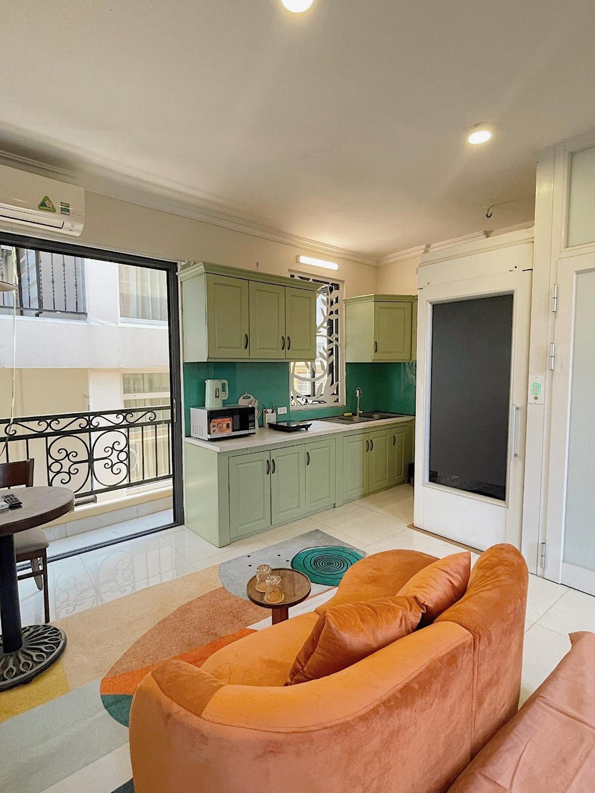 Migo Housing - Lift Access - Hanoi Beer Street - Central and Spacious - Ensuite Kitchen - Ensuite Bathroom