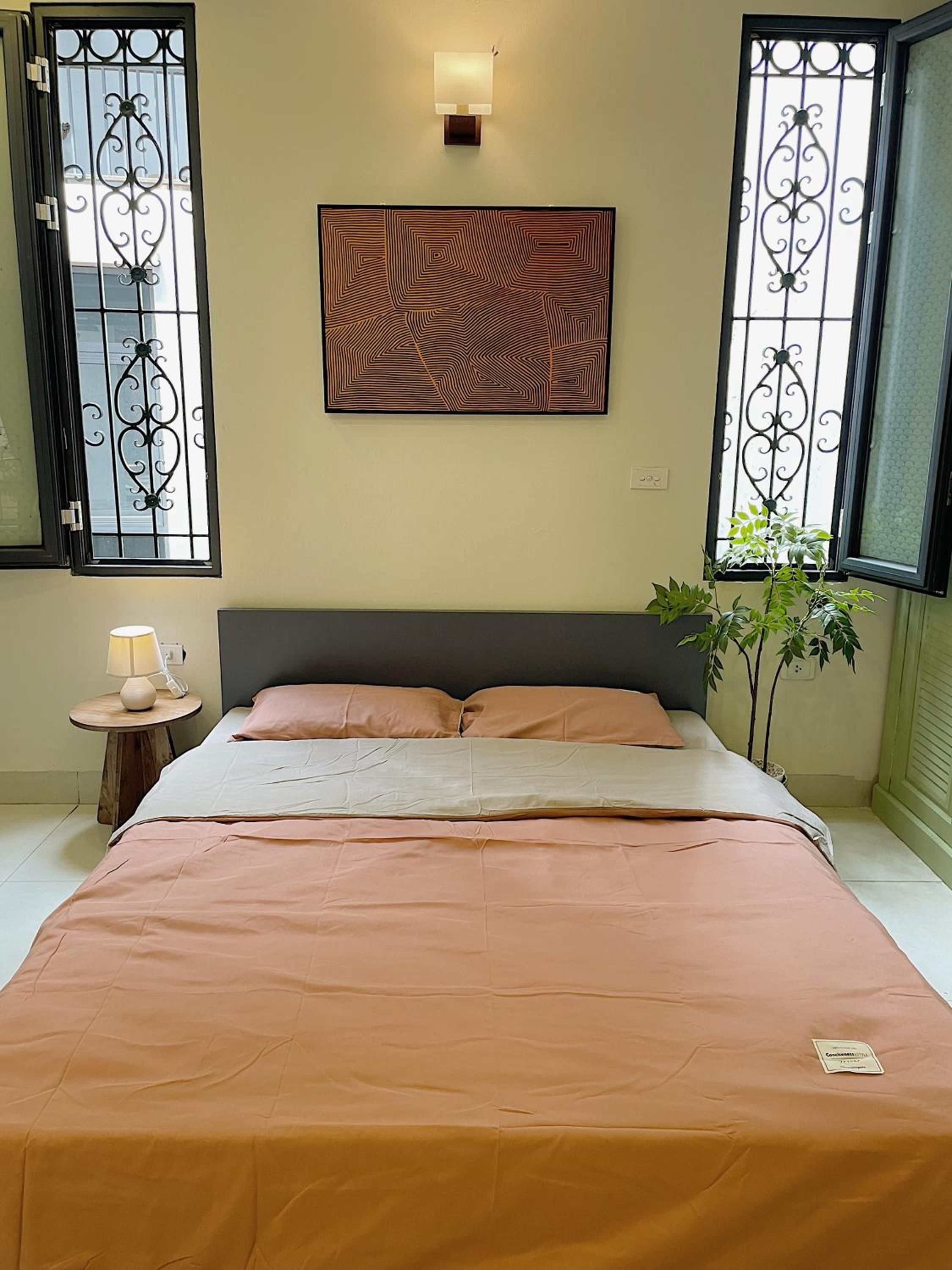 Migo Housing - Lift Access - Hanoi Beer Street - Central and Spacious - Ensuite Kitchen - Ensuite Bathroom